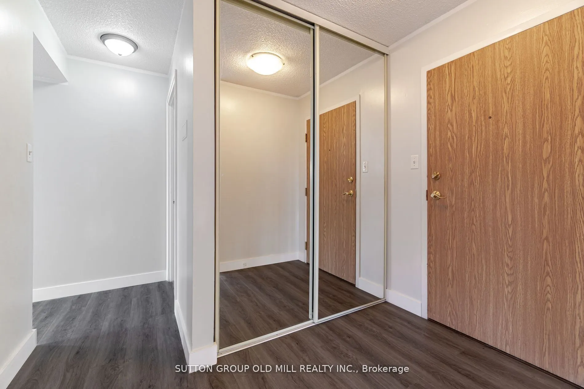 1360 Rathburn Road E, #504