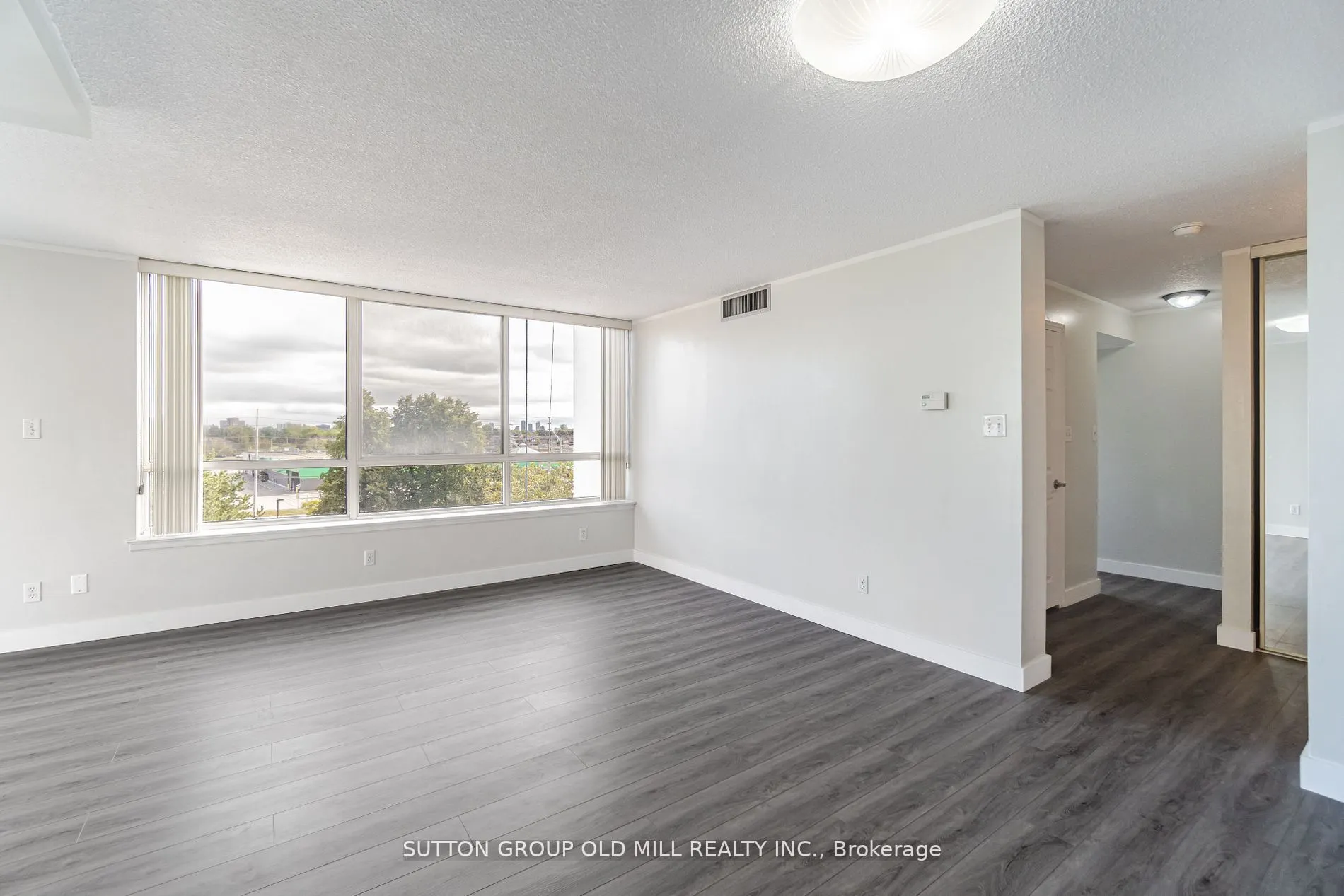 1360 Rathburn Road E, #504