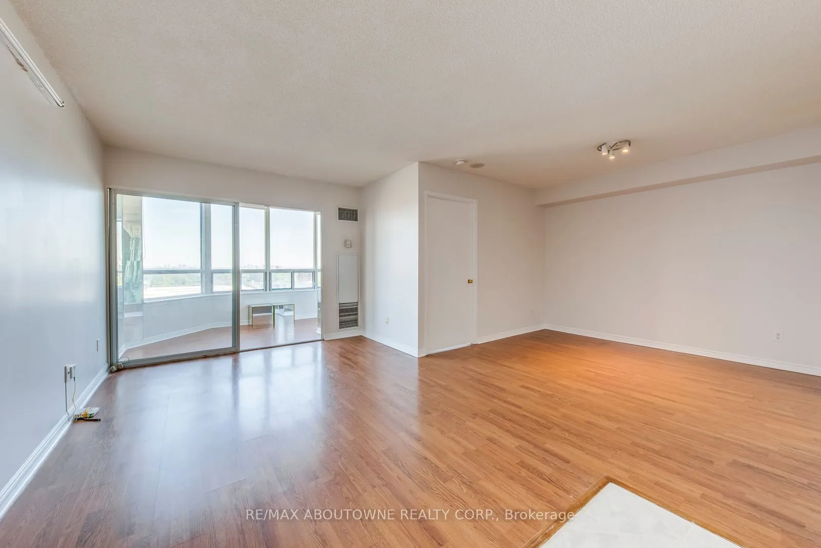 135 Hillcrest Avenue, #1415