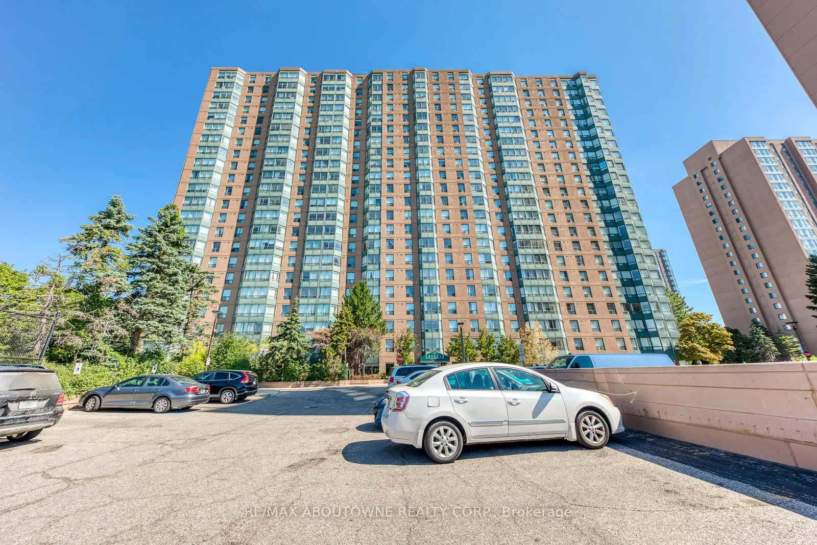 135 Hillcrest Avenue, #1415