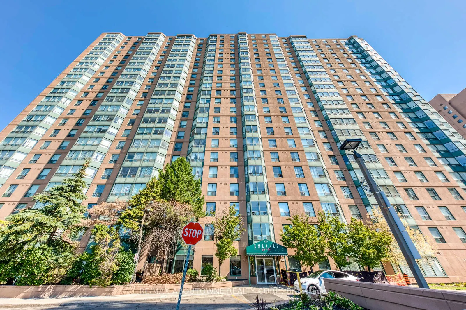 135 Hillcrest Avenue, #1415