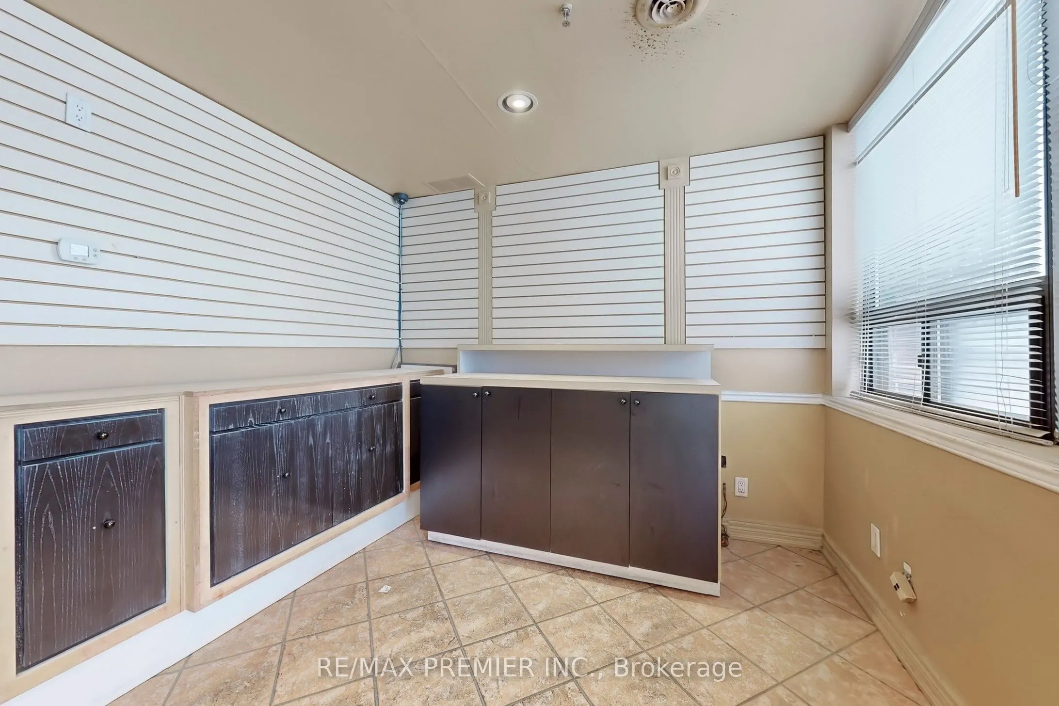 5484 Tomken Road, #17