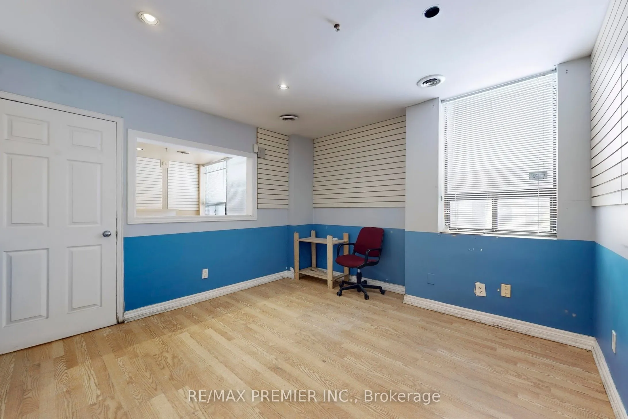 5484 Tomken Road, #17