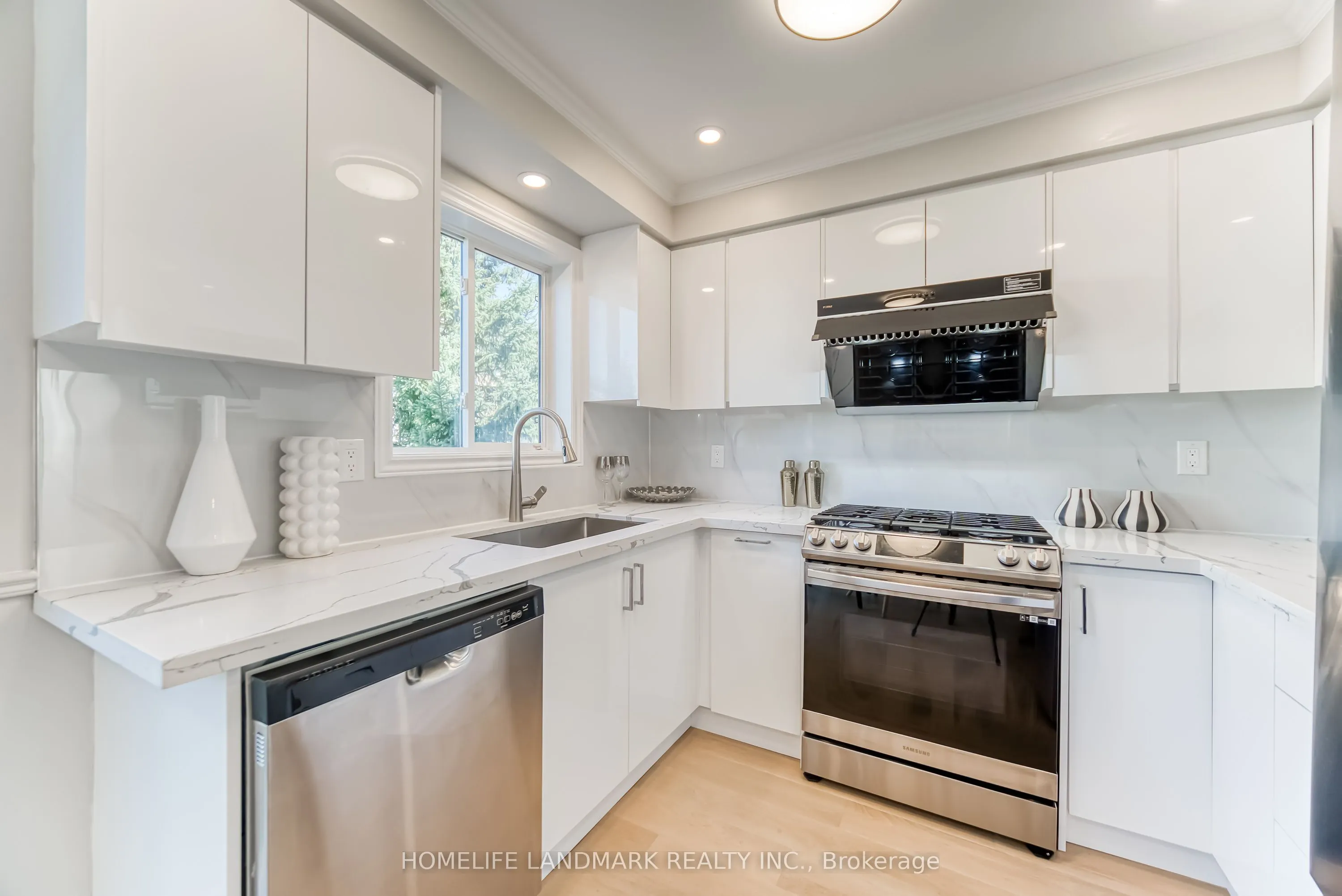 5055 Heatherleigh Avenue, #139