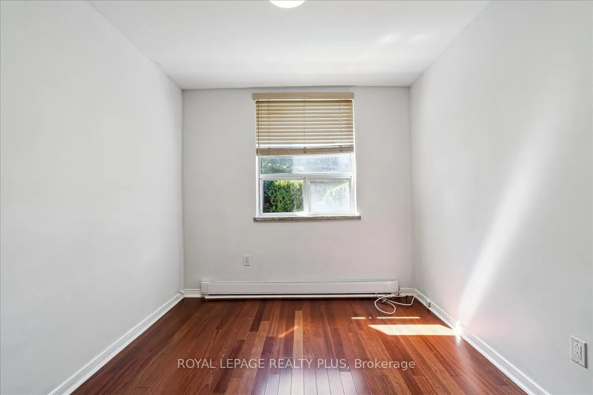 1660 Bloor Street E, #102