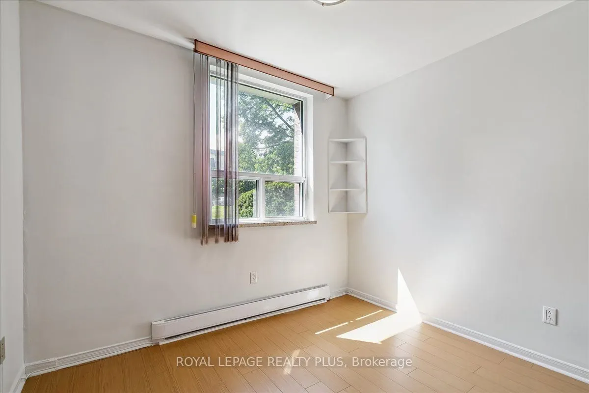 1660 Bloor Street E, #102