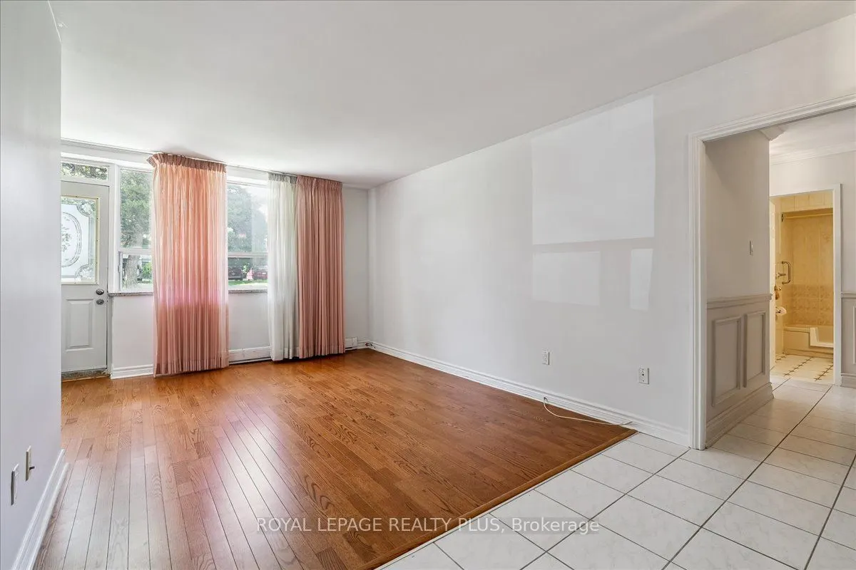 1660 Bloor Street E, #102