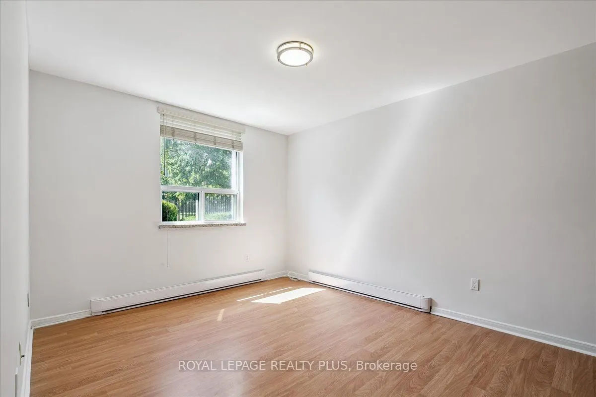 1660 Bloor Street E, #102
