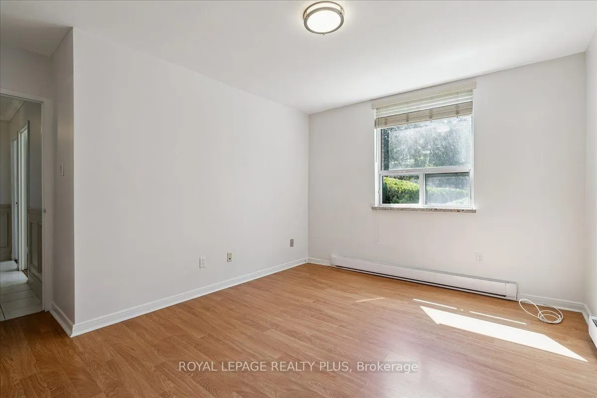 1660 Bloor Street E, #102