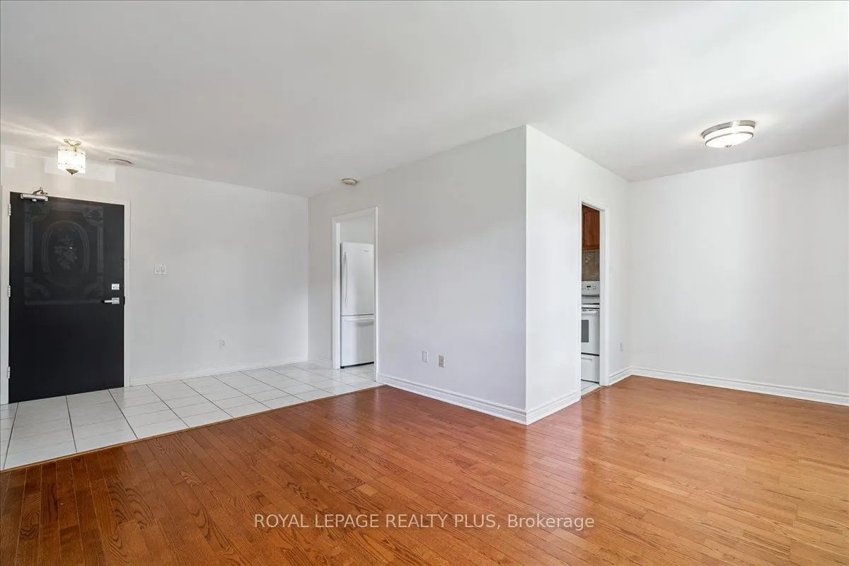 1660 Bloor Street E, #102