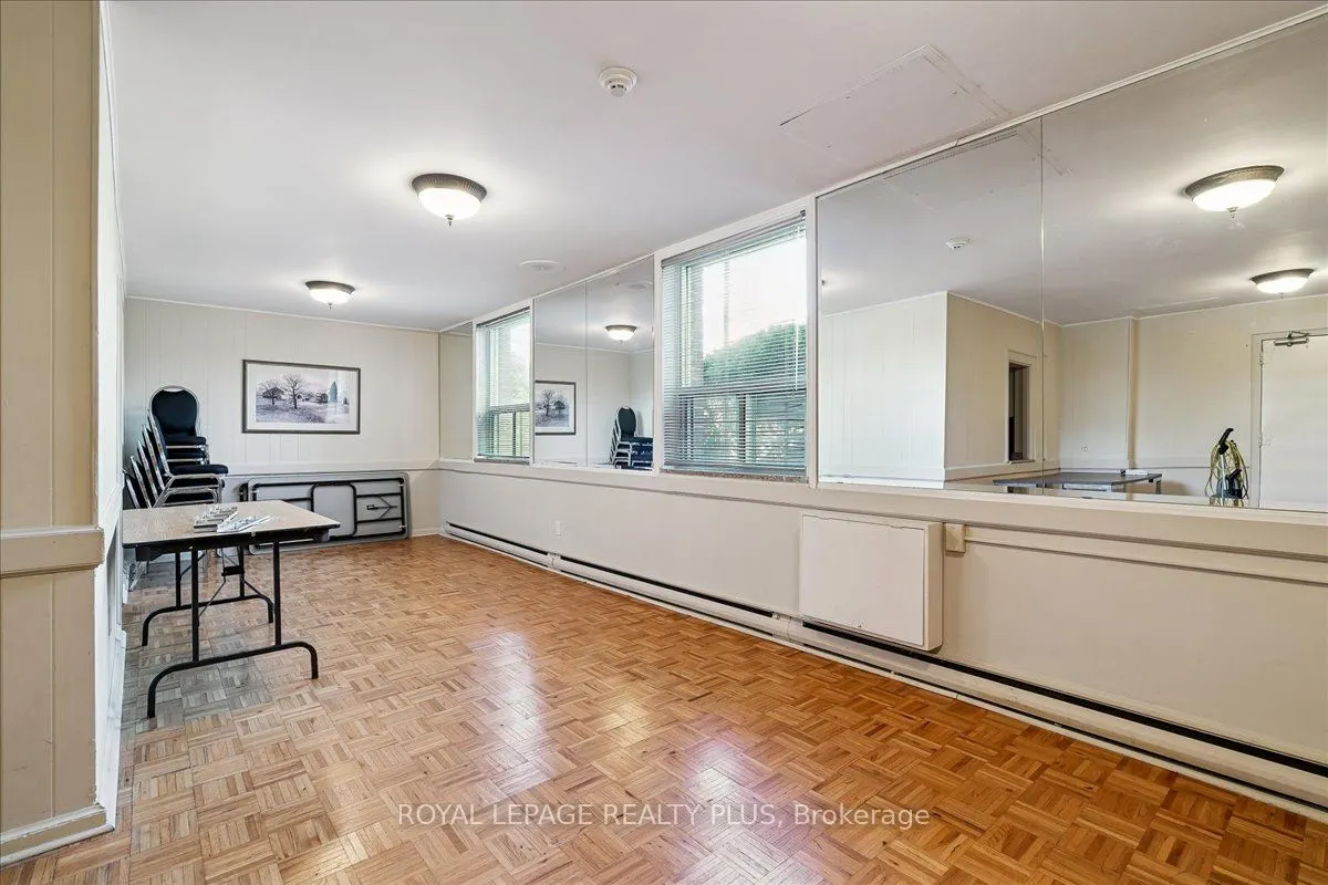 1660 Bloor Street E, #102