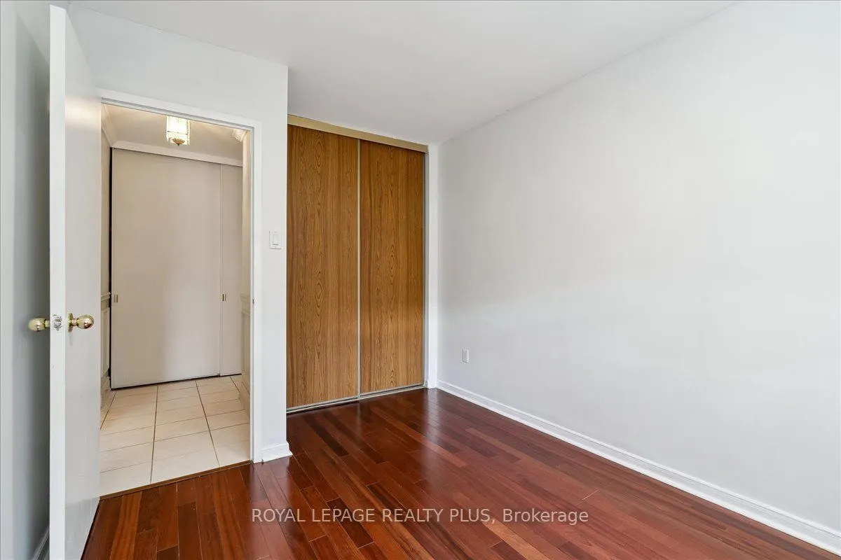 1660 Bloor Street E, #102