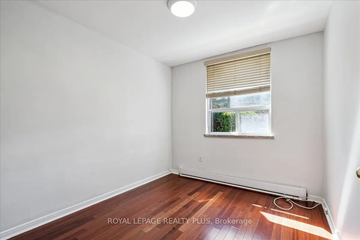 1660 Bloor Street E, #102