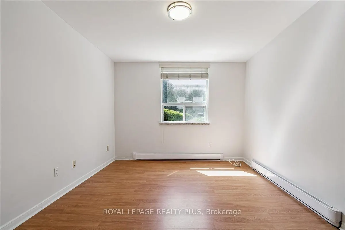 1660 Bloor Street E, #102