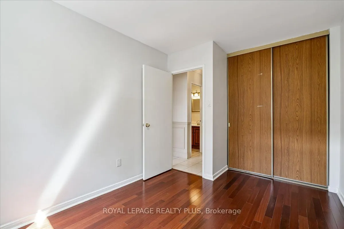 1660 Bloor Street E, #102
