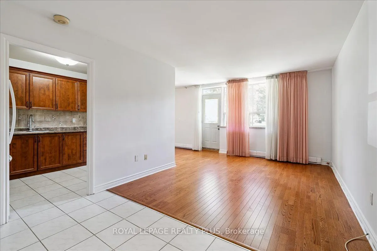 1660 Bloor Street E, #102