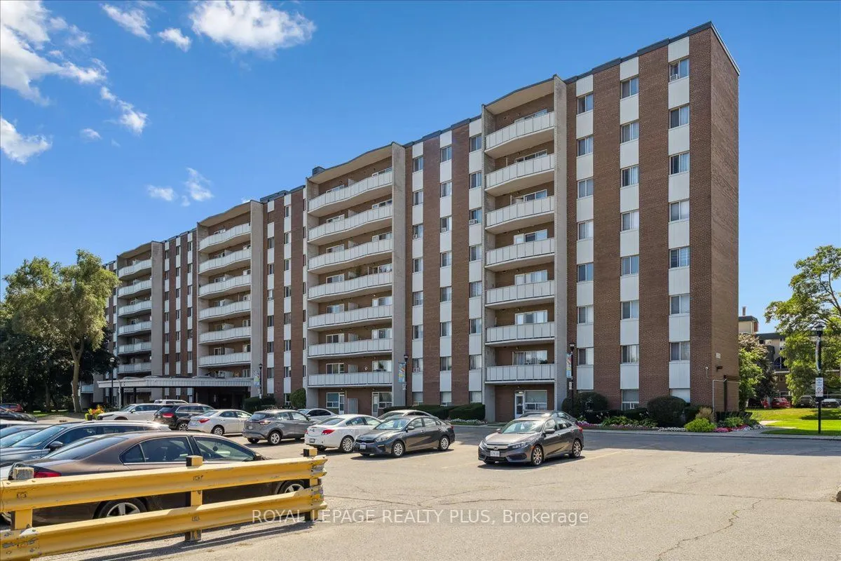 1660 Bloor Street E, #102