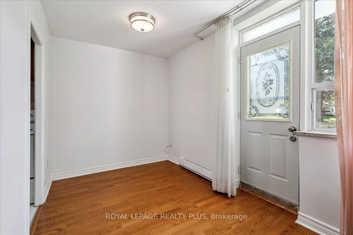 1660 Bloor Street E, #102