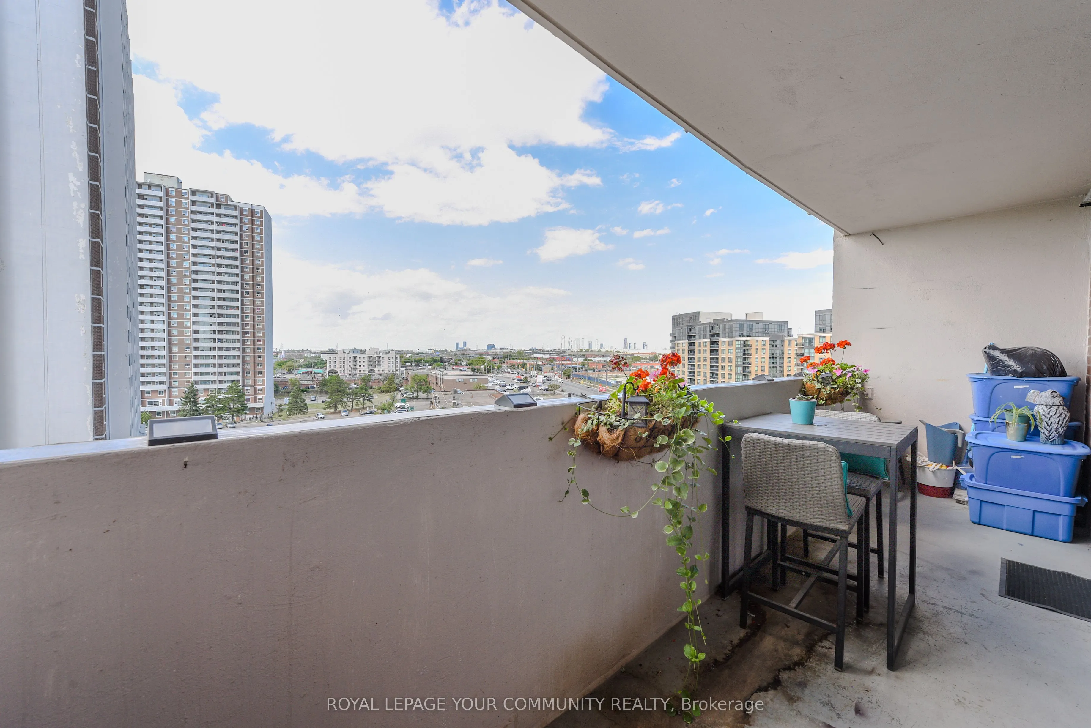 3390 Weston Road N, #901