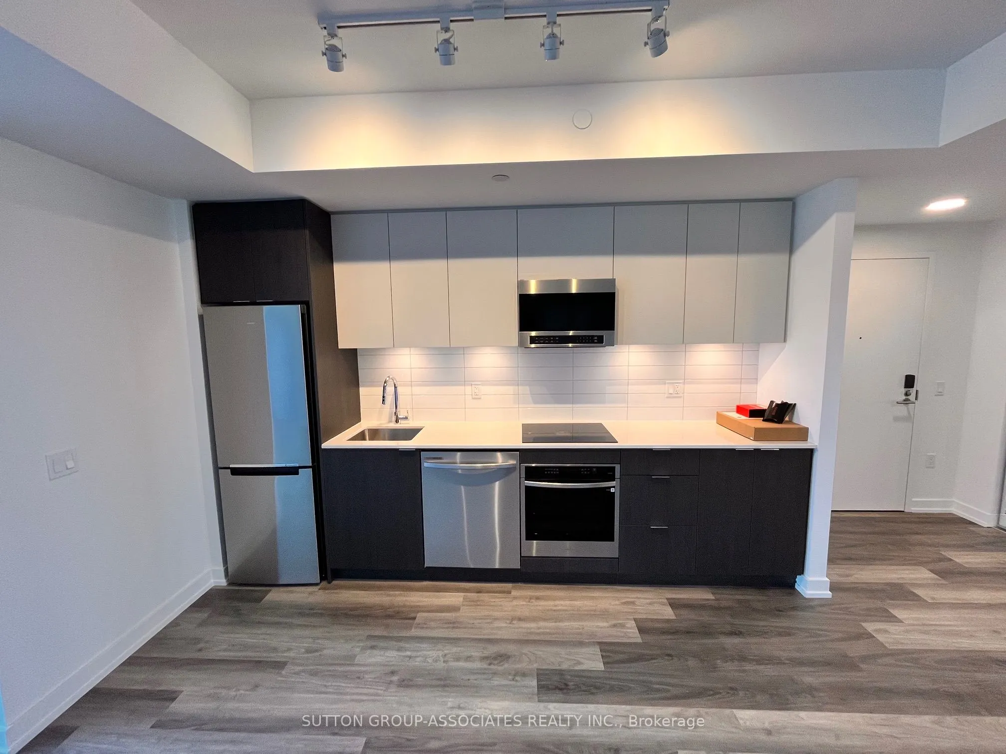 880 The Queensway, #512