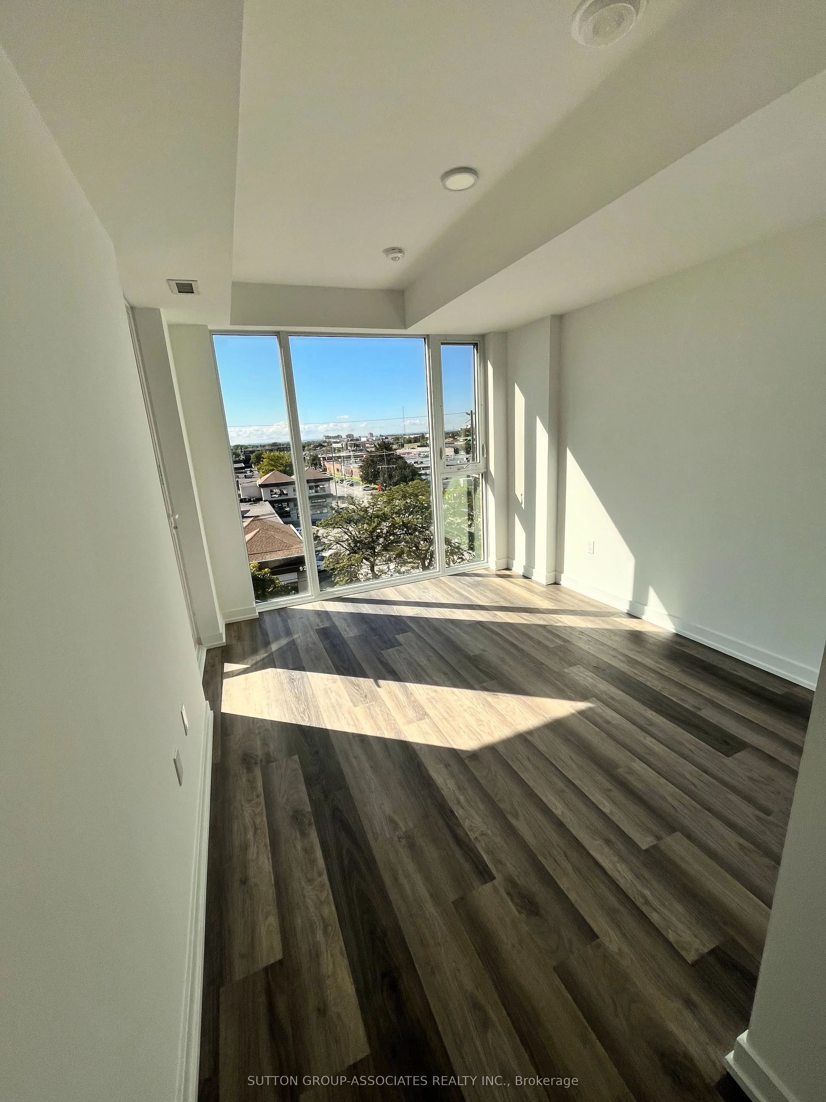 880 The Queensway, #512