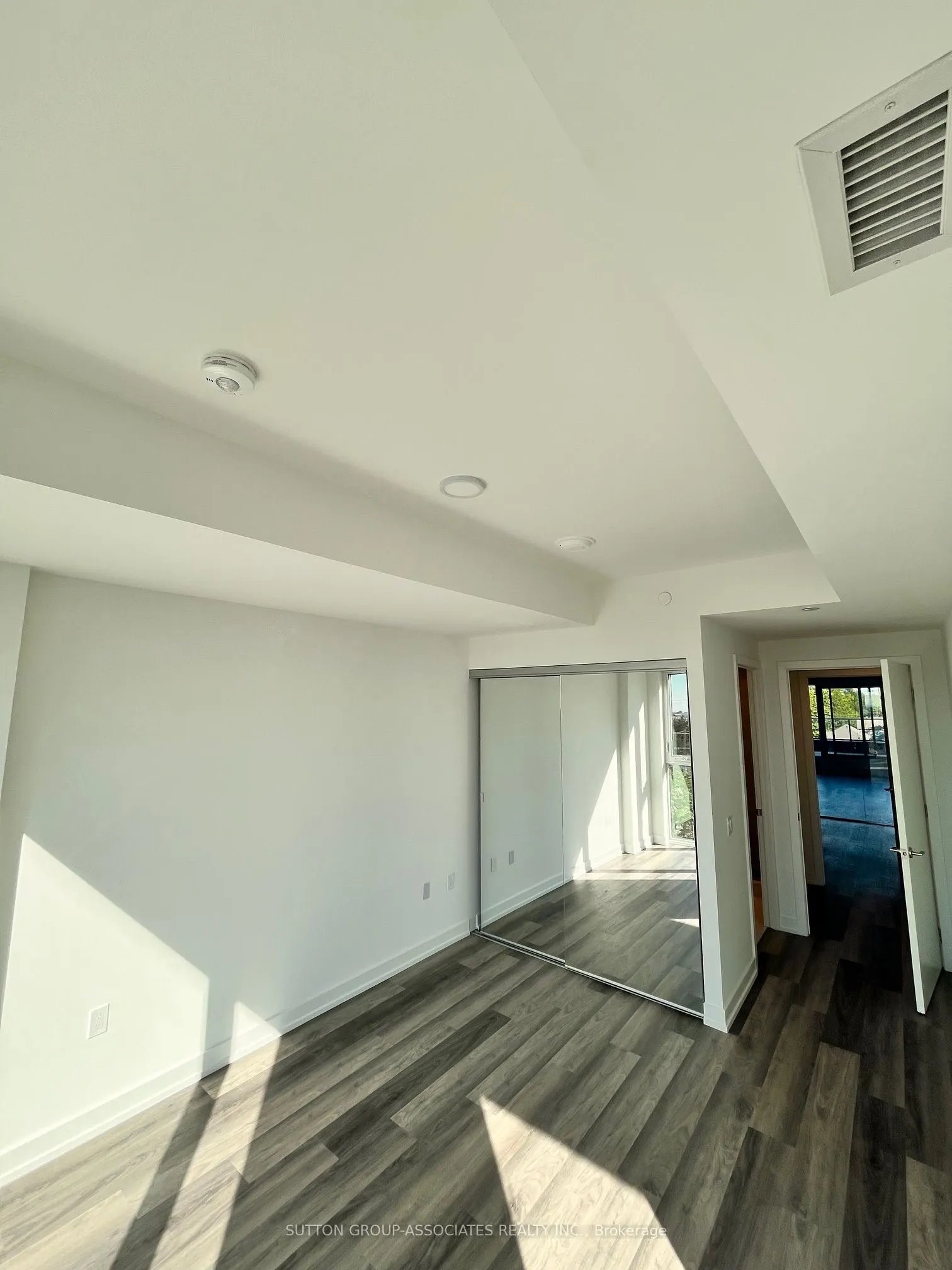 880 The Queensway, #512