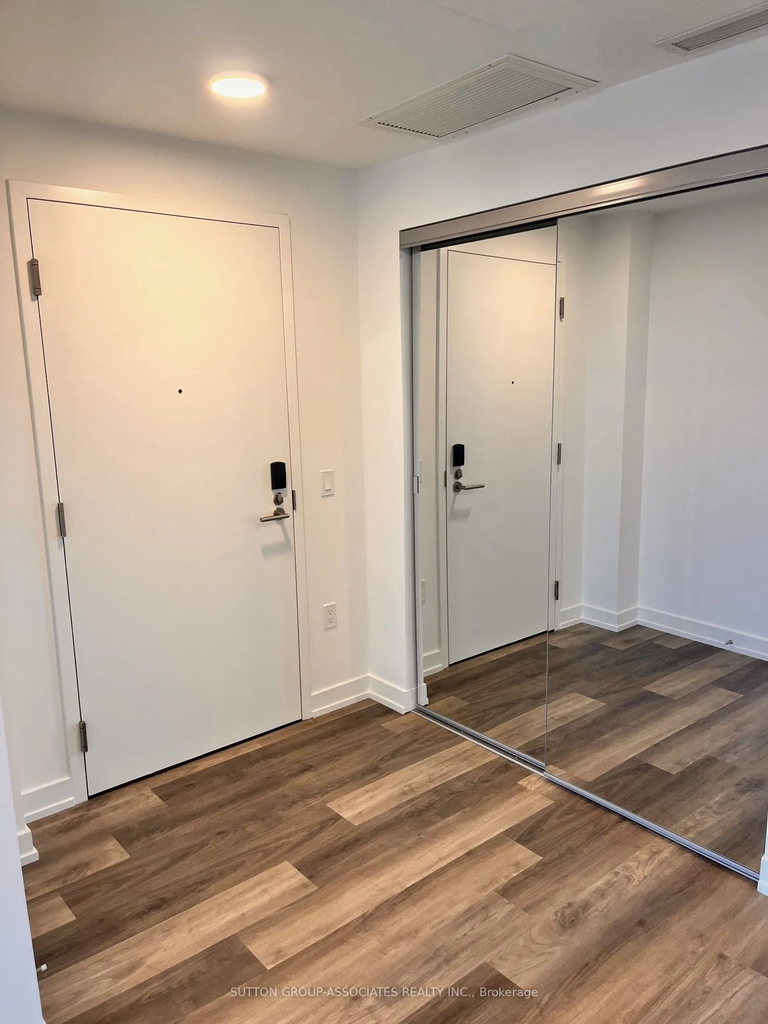 880 The Queensway, #512