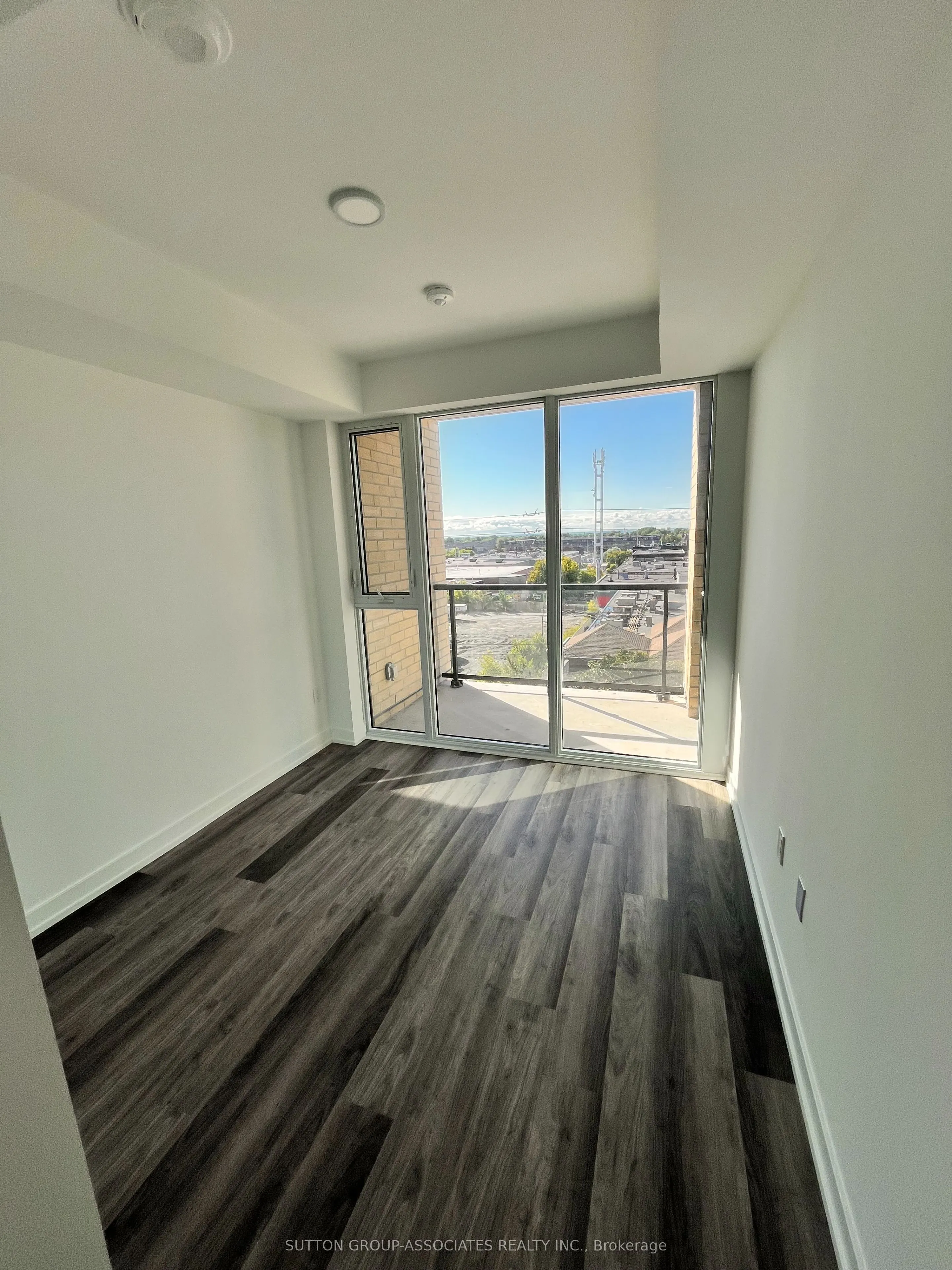 880 The Queensway, #512