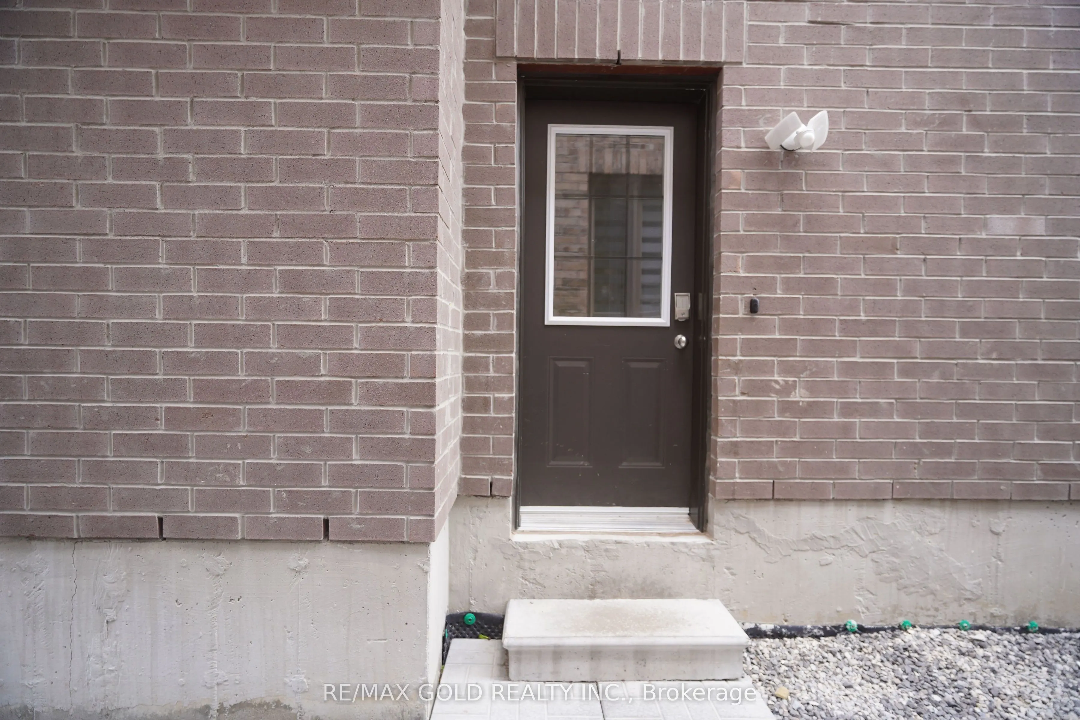 40 Lowell Crescent