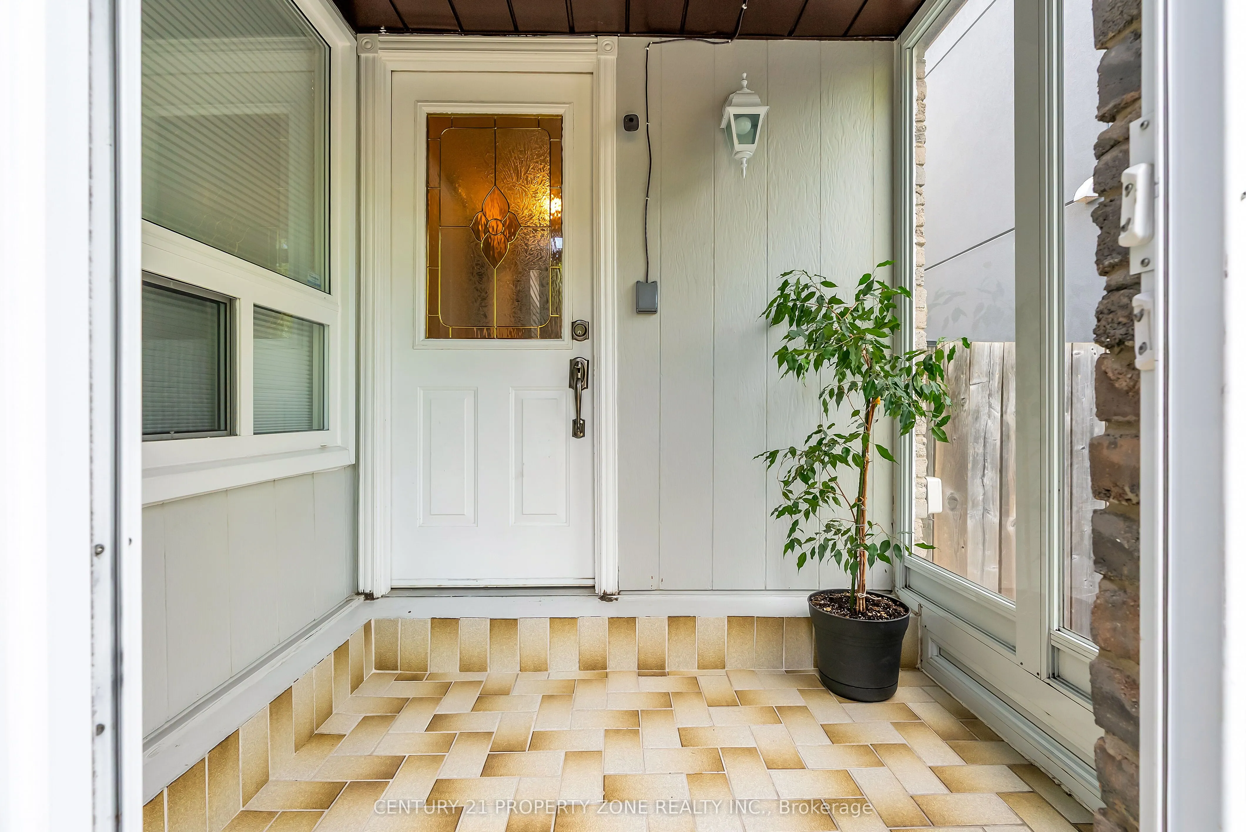 4265 Lingfield Crescent