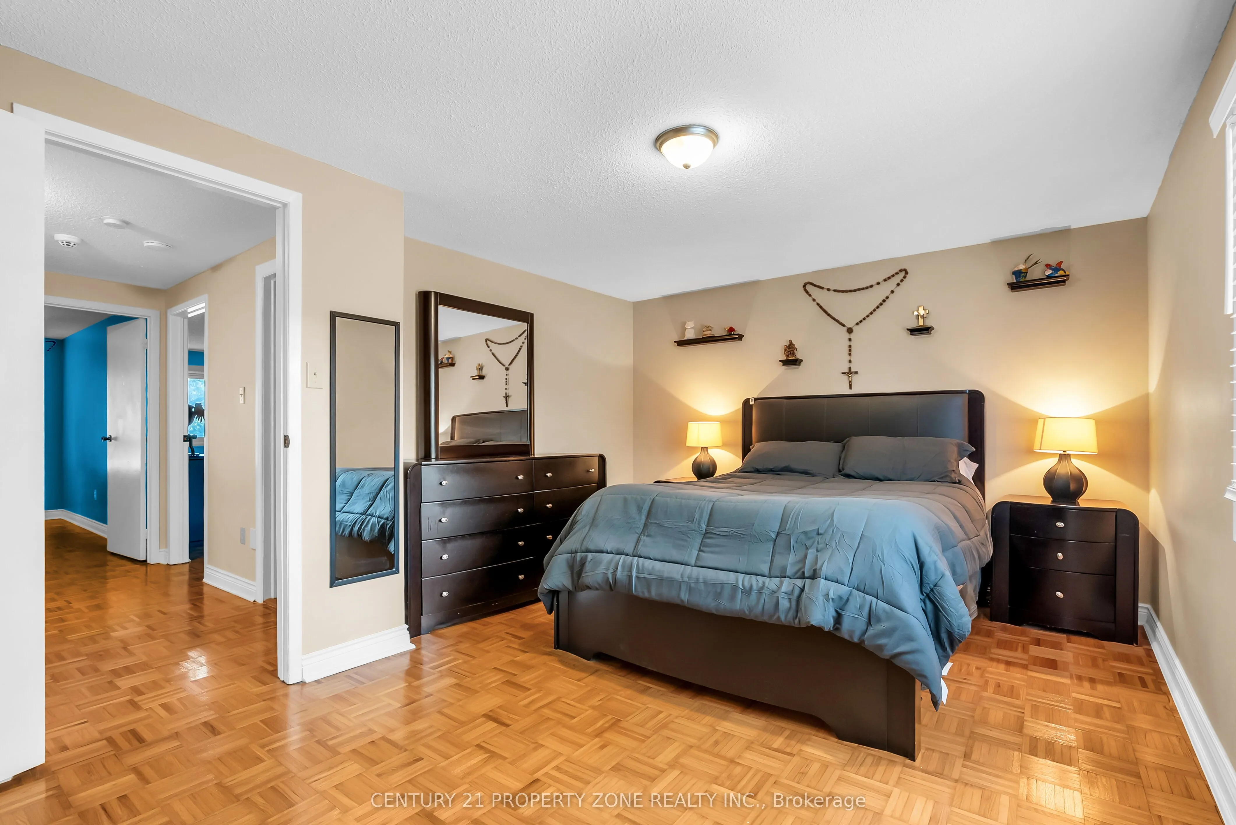 4265 Lingfield Crescent