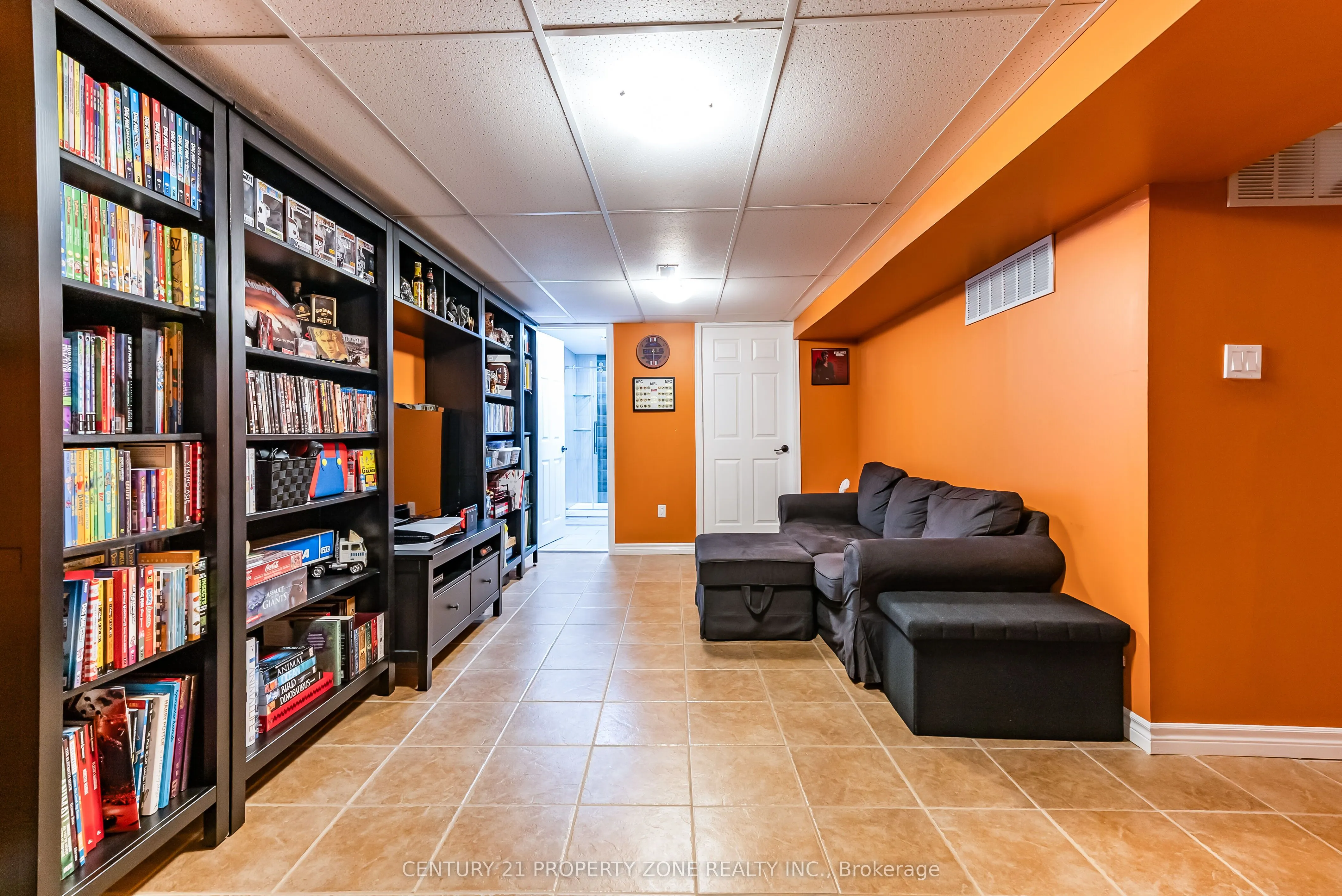 4265 Lingfield Crescent