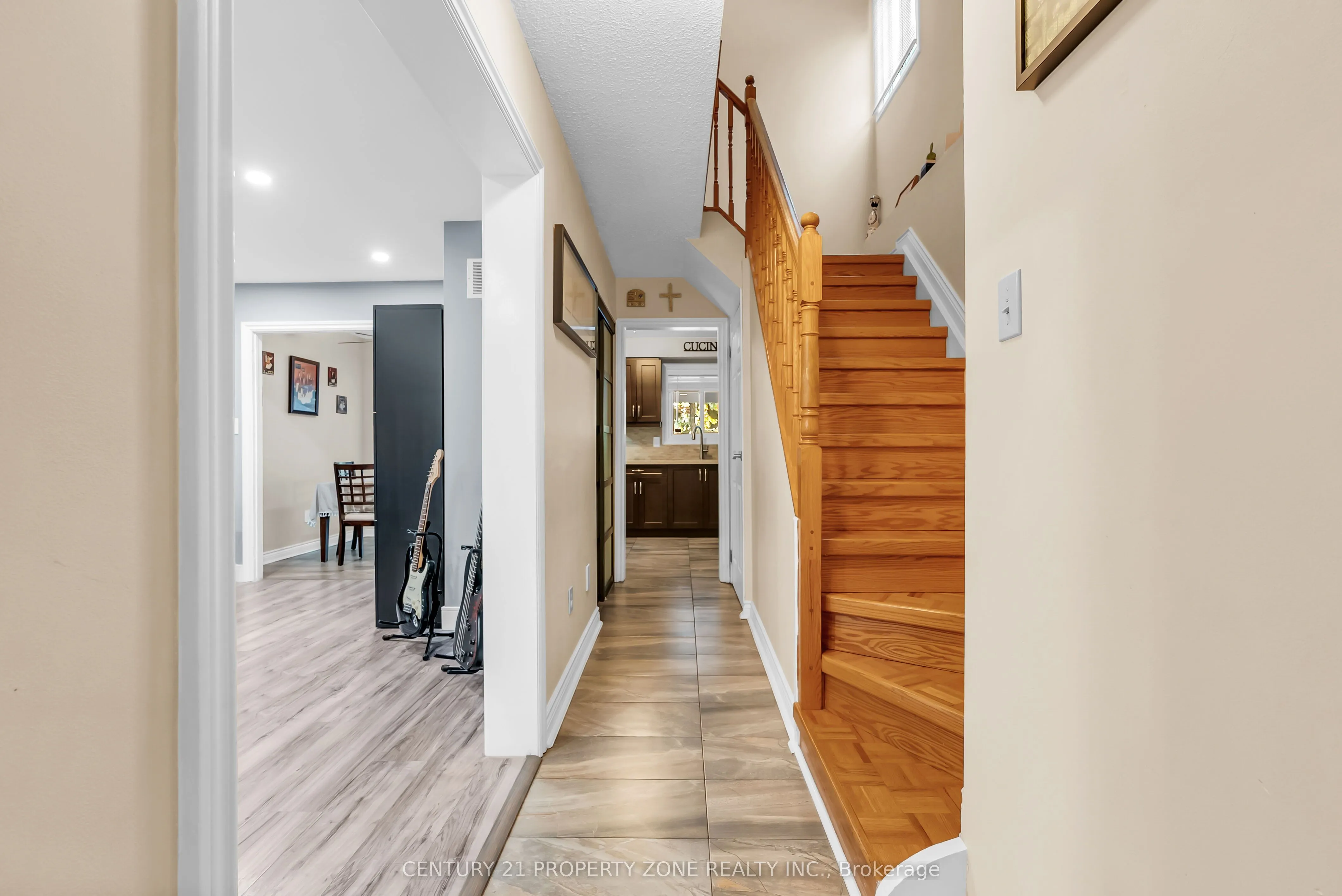 4265 Lingfield Crescent