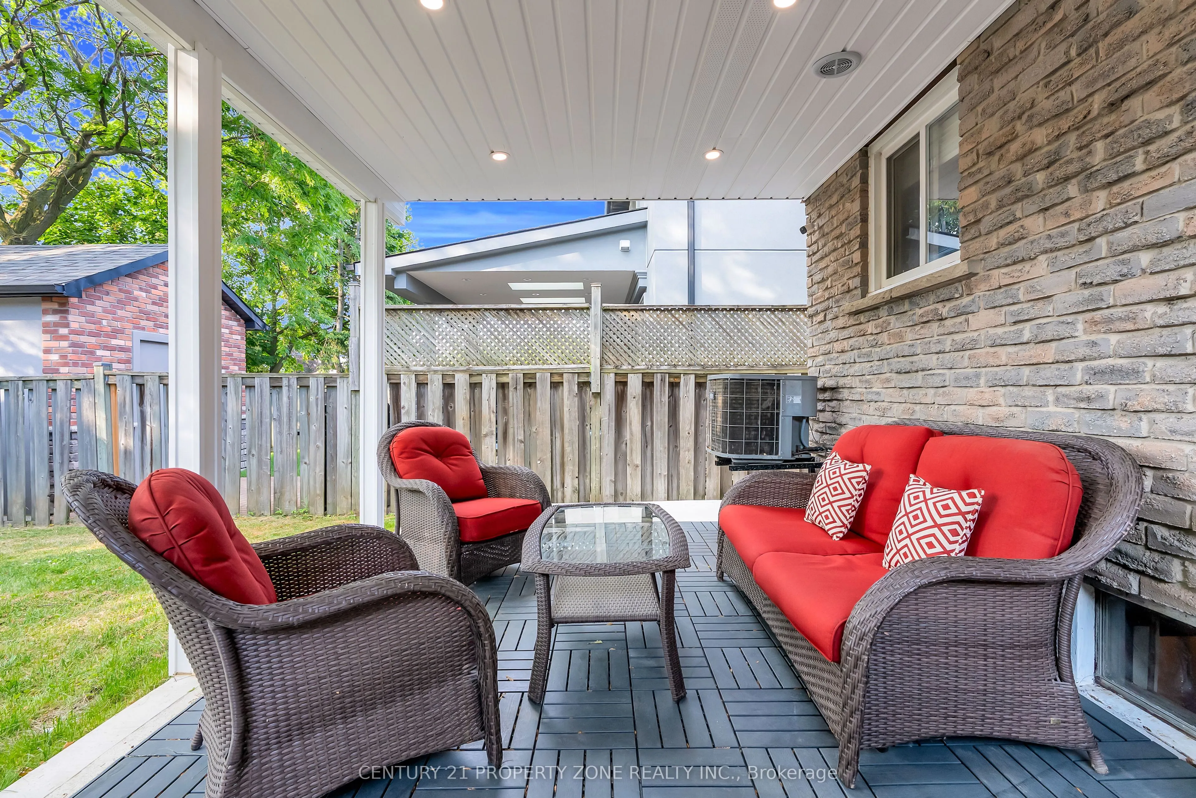 4265 Lingfield Crescent