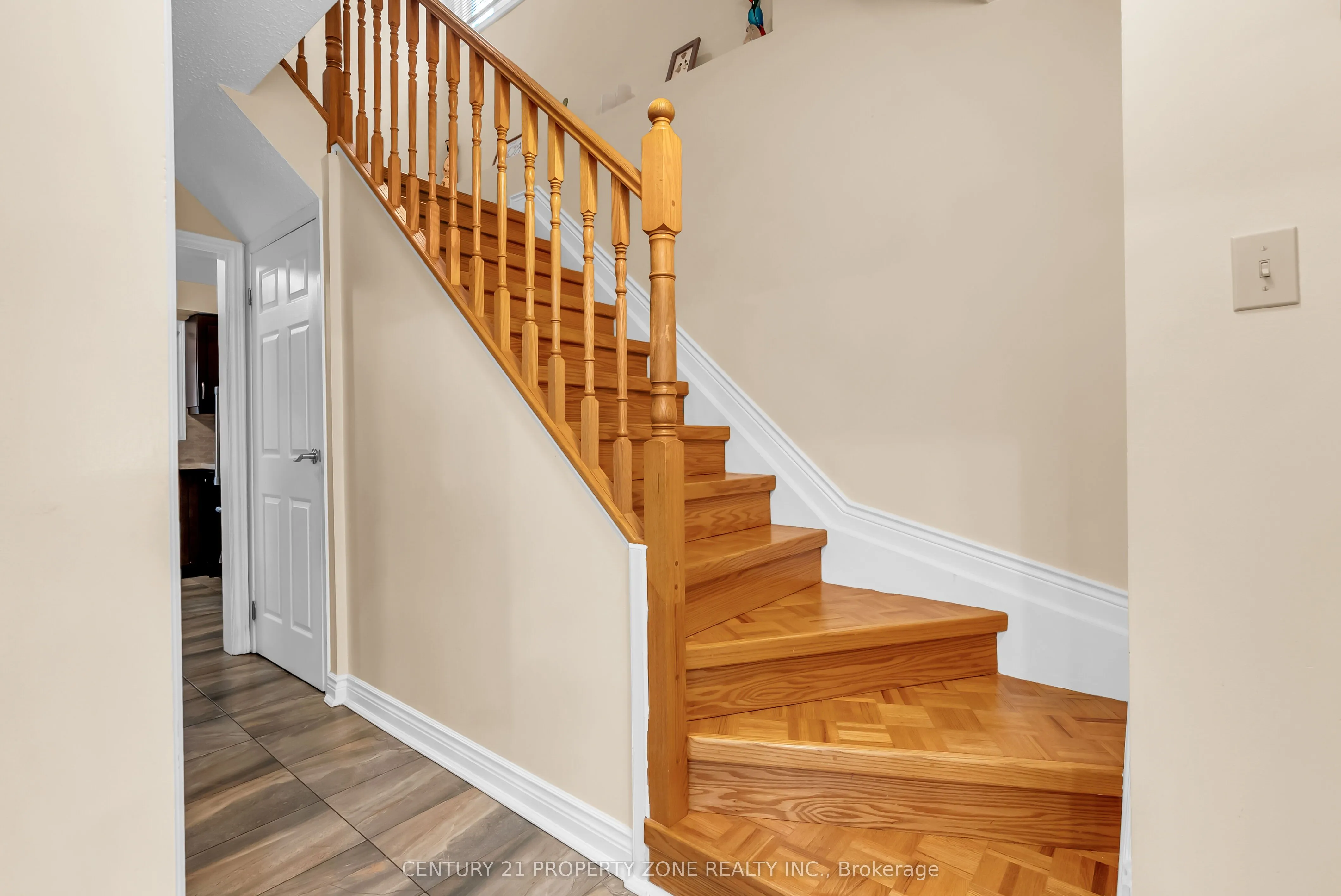 4265 Lingfield Crescent