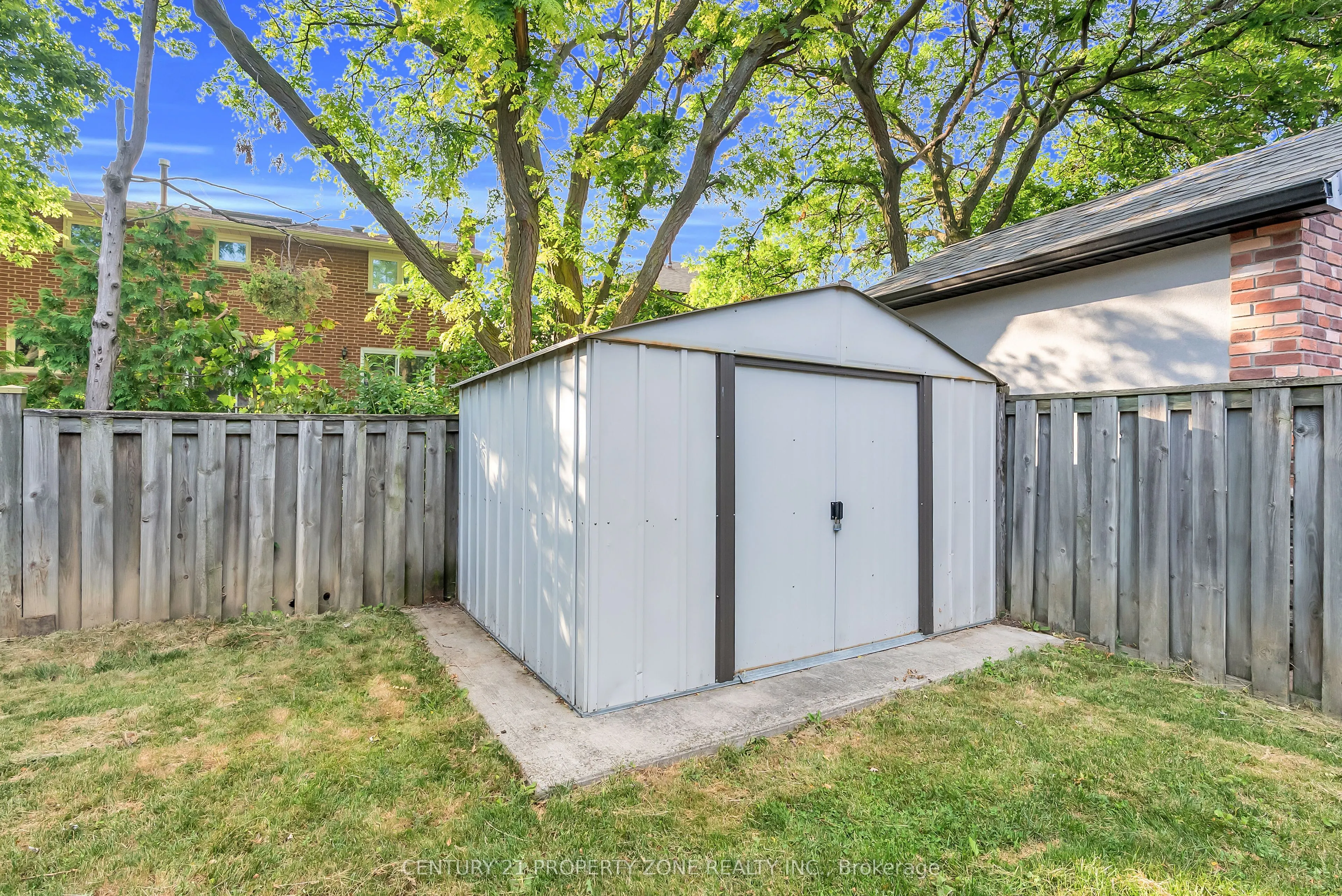 4265 Lingfield Crescent