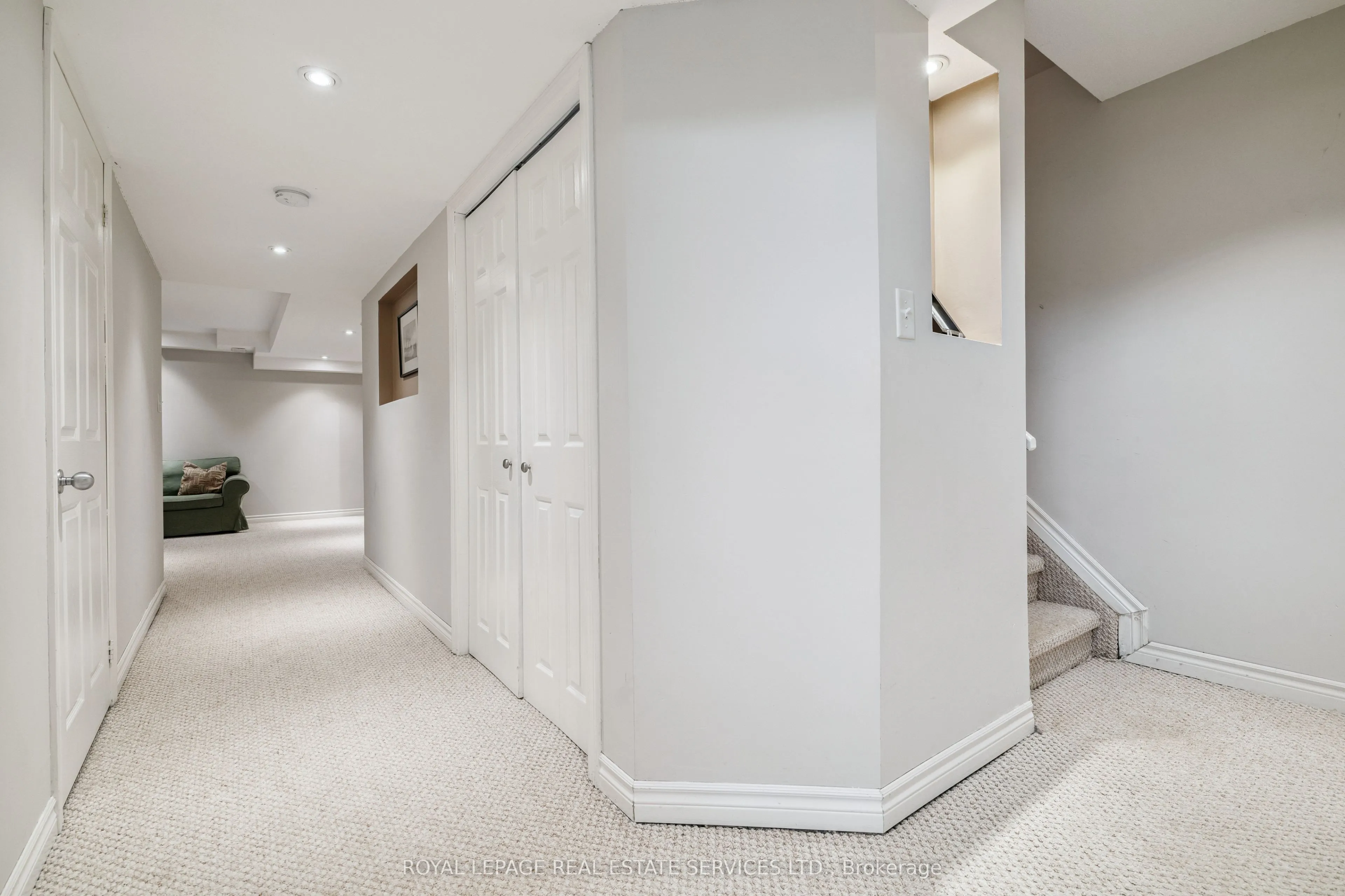 5186 Ravine Crescent