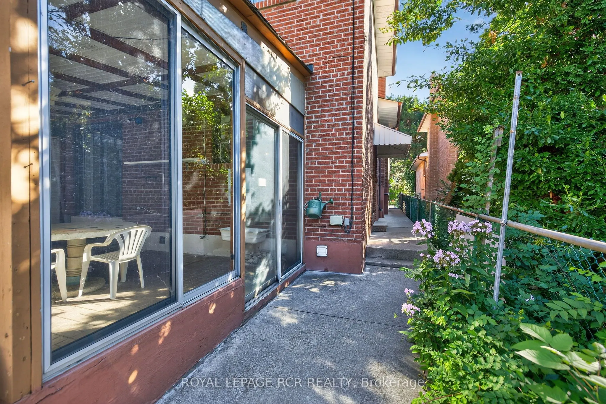 8 Cross Street