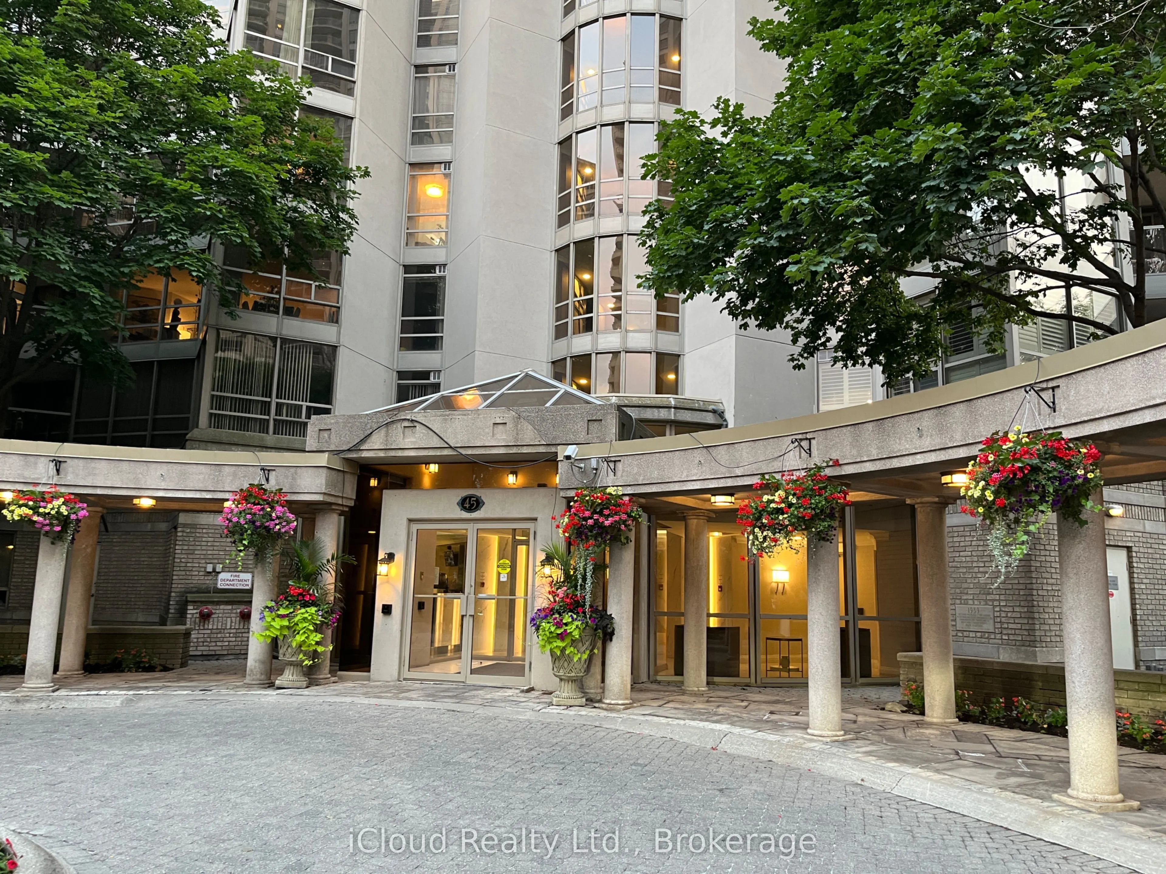 45 Kingsbridge Garden Circle, #2805
