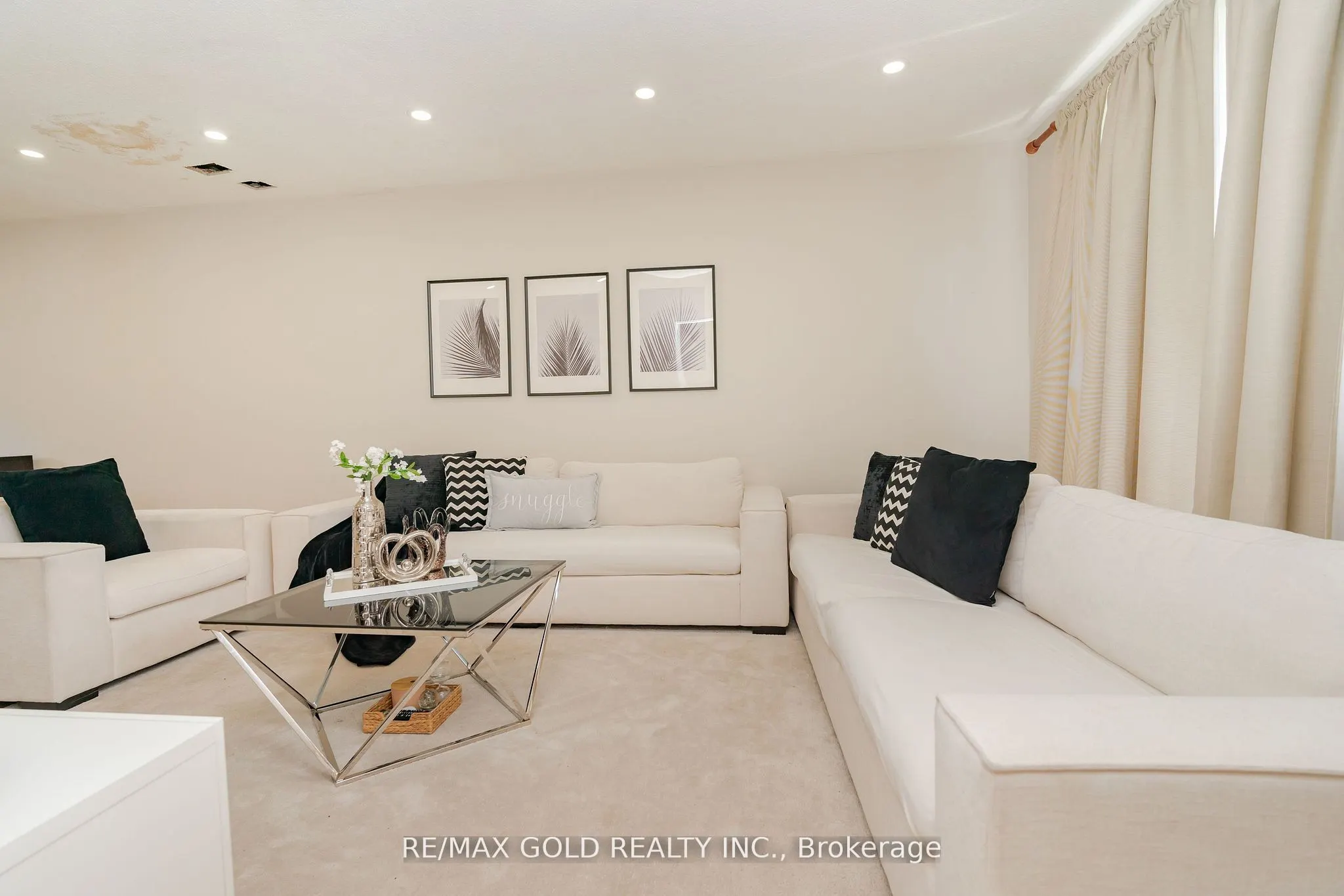 4 Elvina Gate