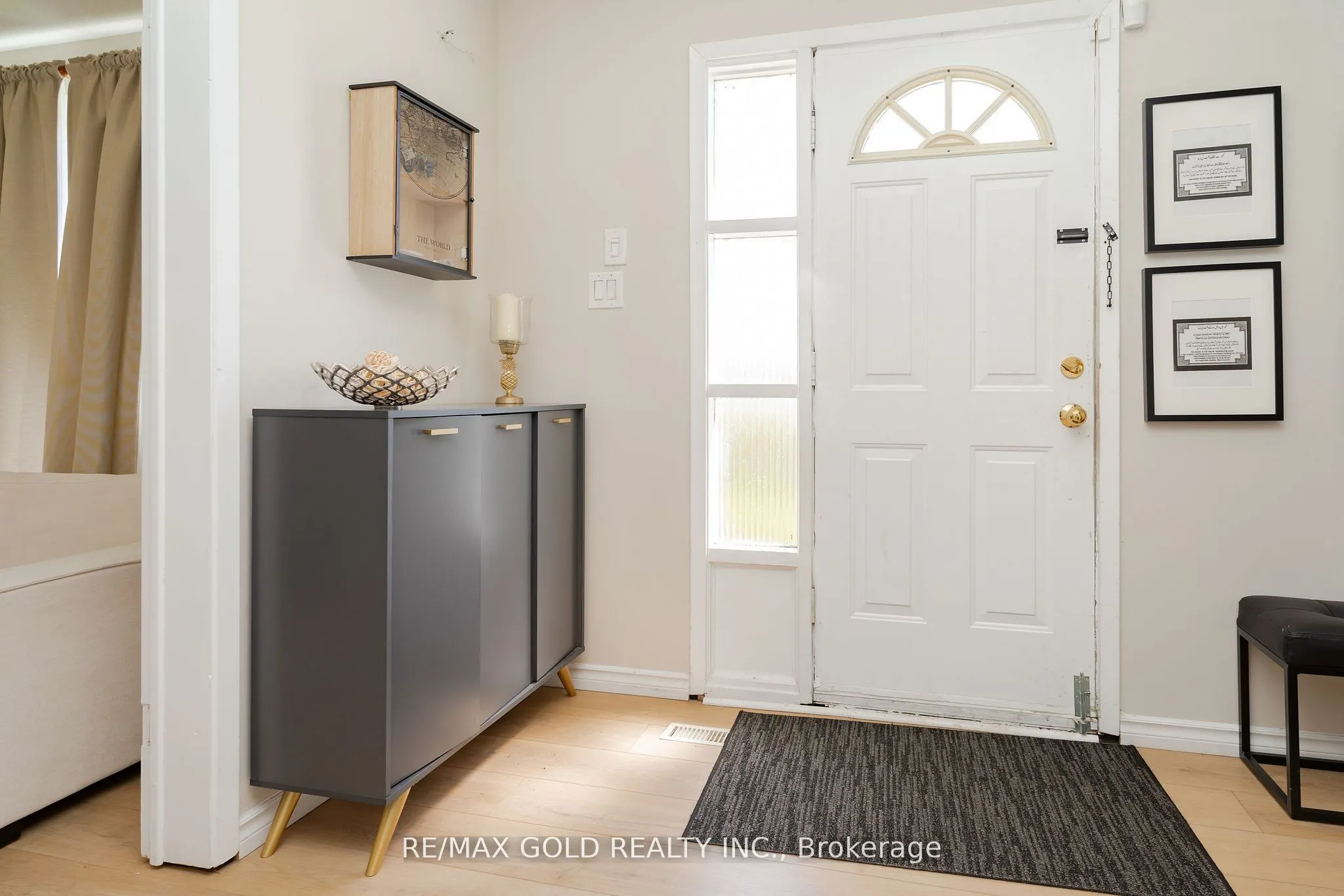 4 Elvina Gate