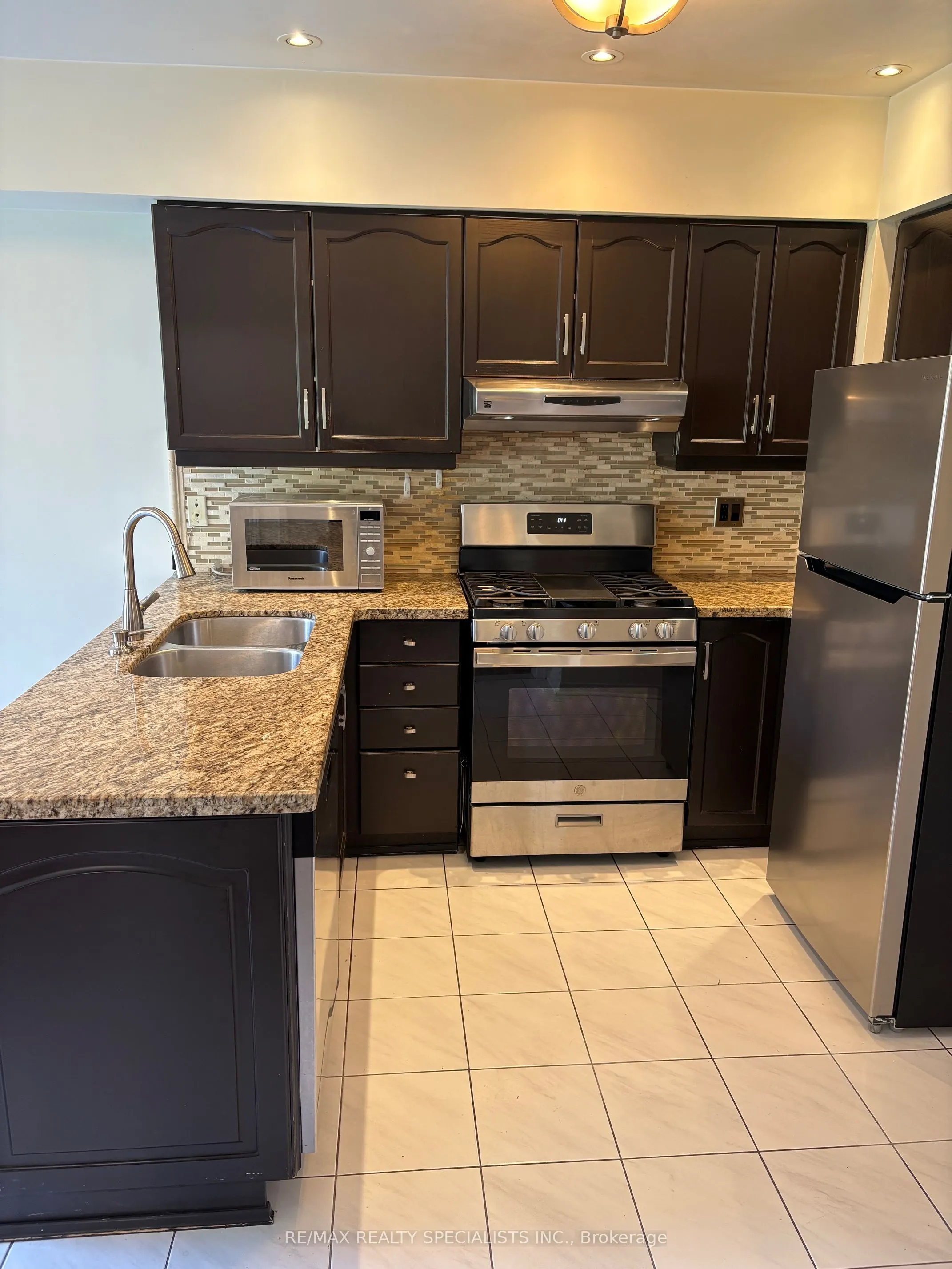 1015 Fernandez Drive, #Upper