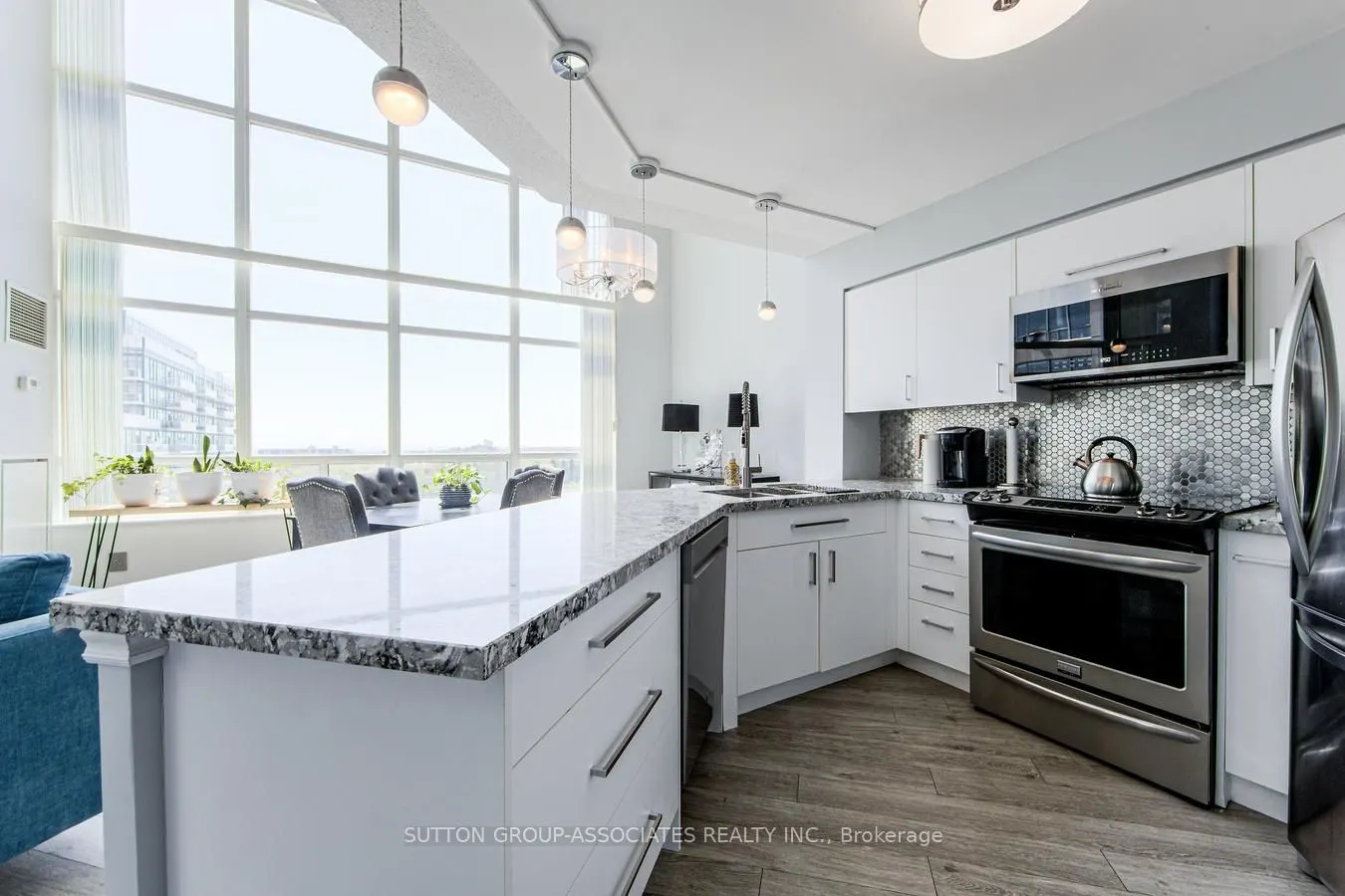 200 Manitoba Street, #536