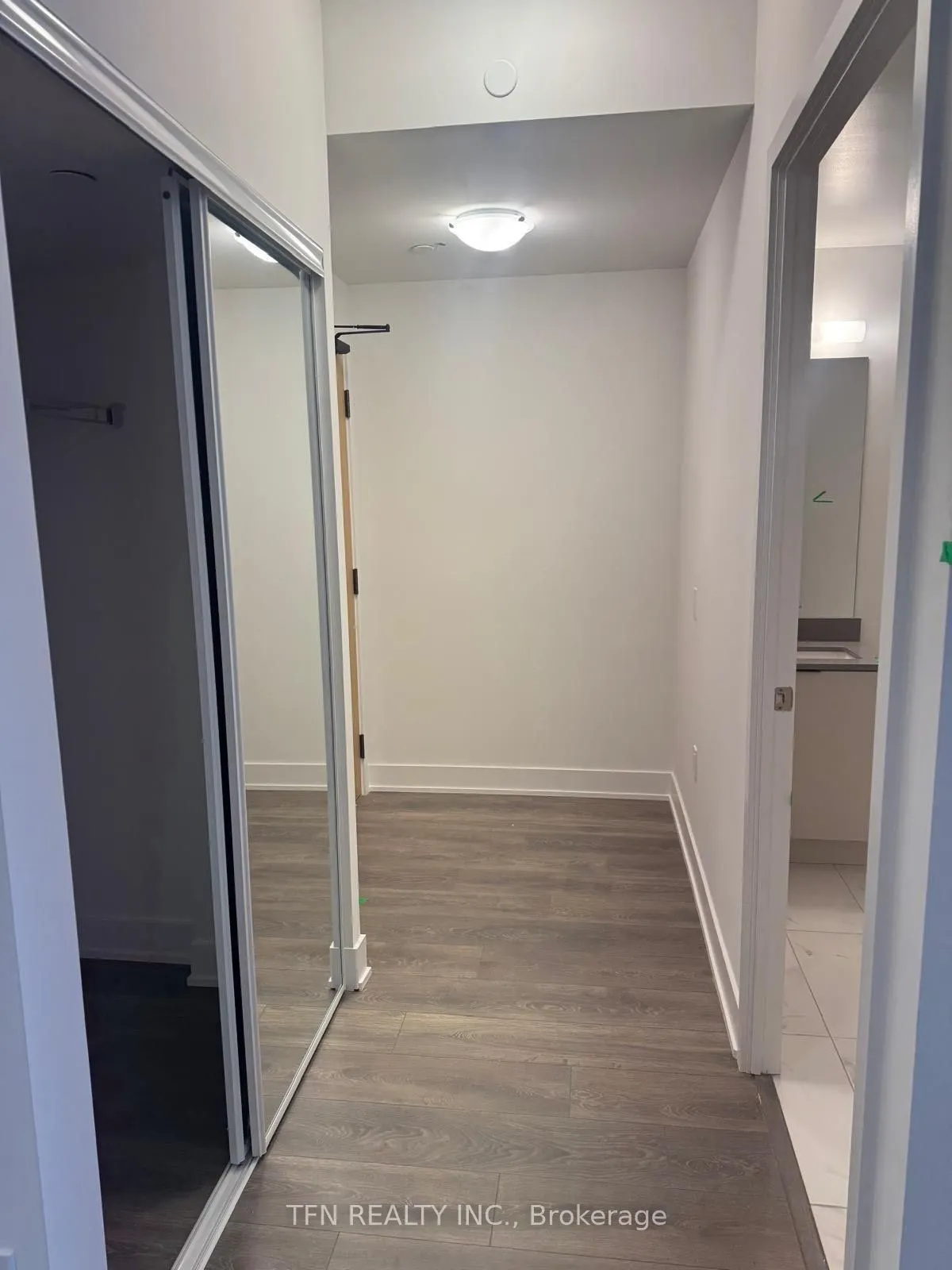 204 Burnhamthorpe Road E, #1804