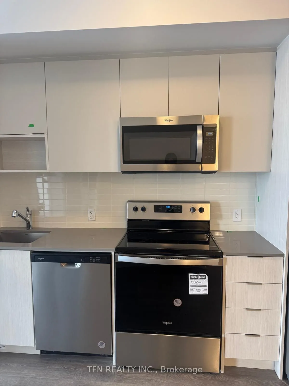 204 Burnhamthorpe Road E, #1804