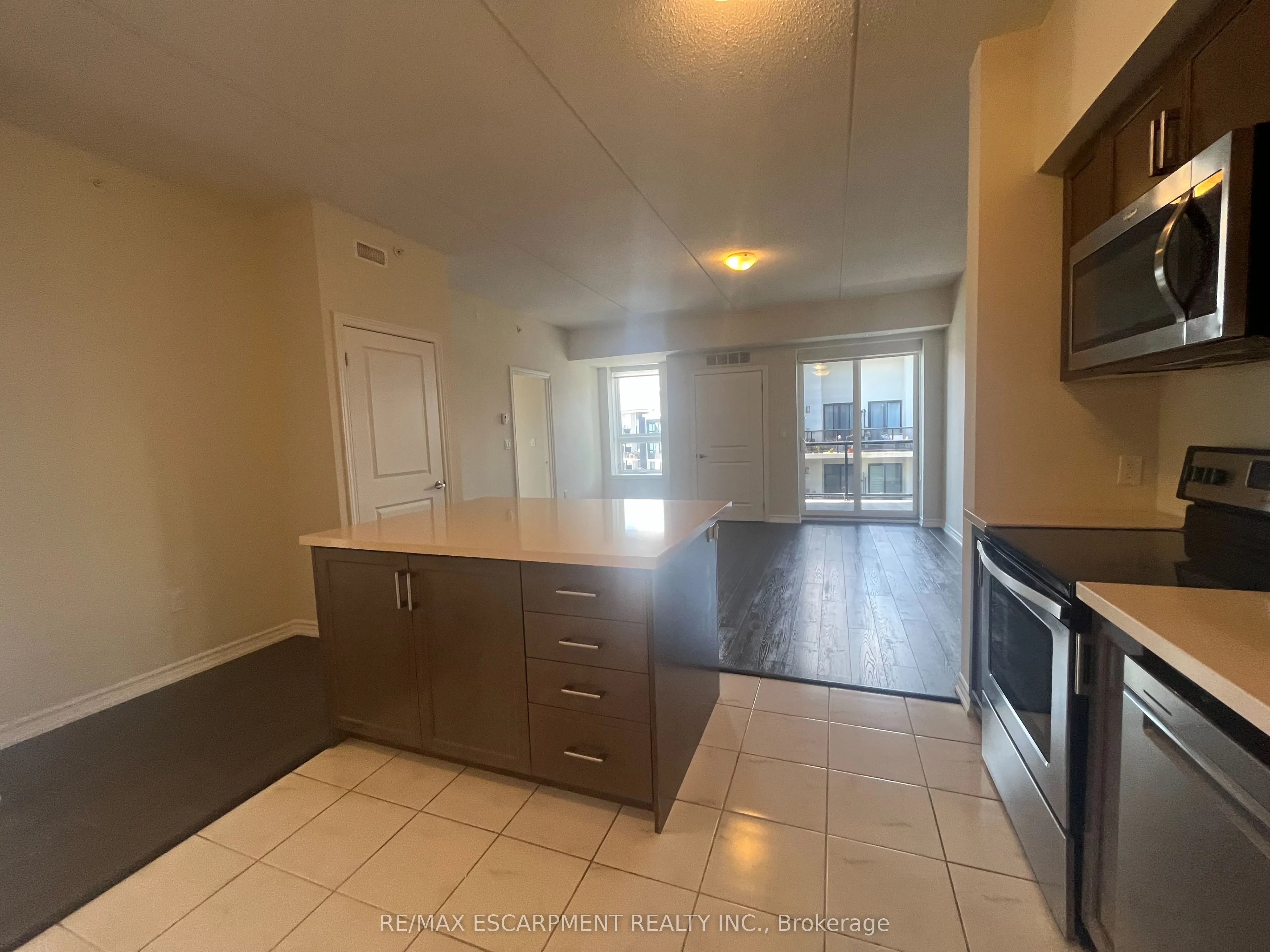 640 Sauve Street, #502