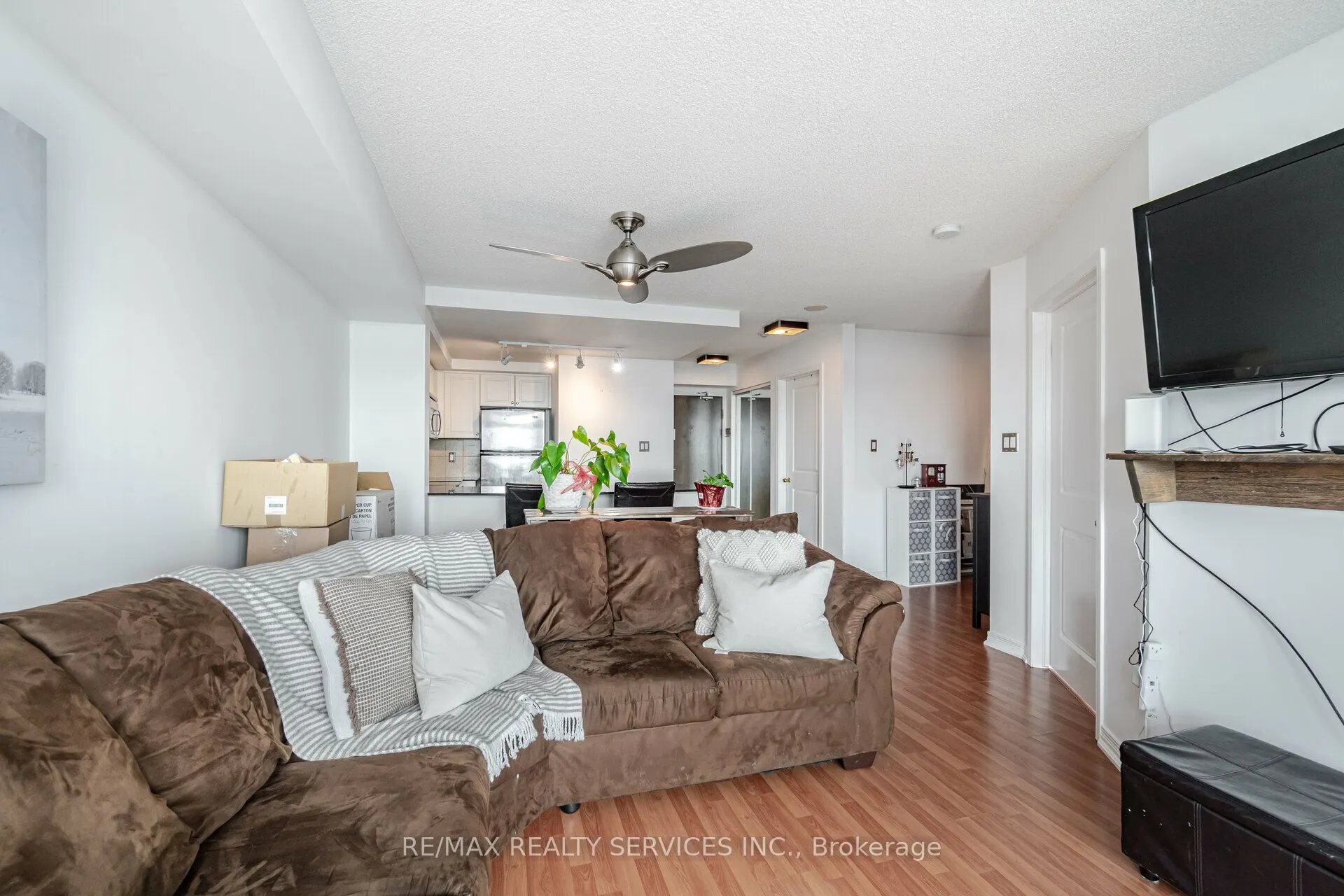 9 George Street N, #1408