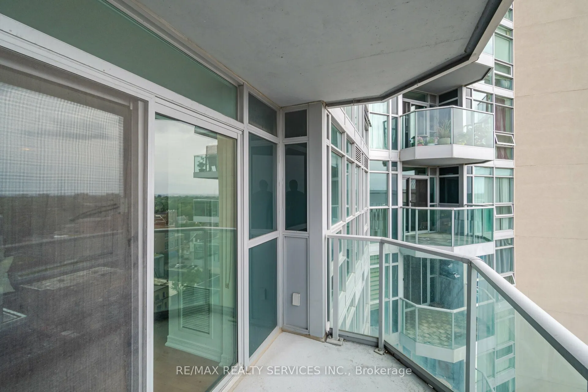 9 George Street N, #1408