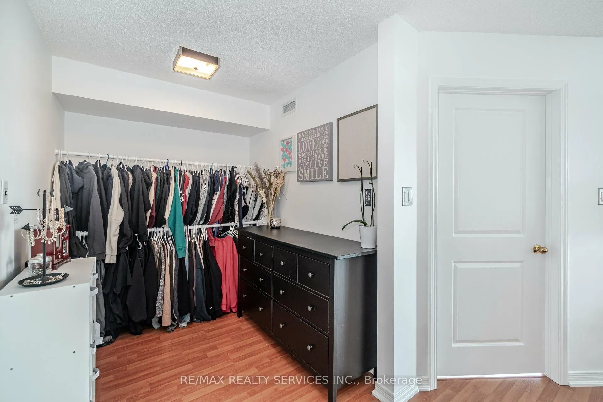 9 George Street N, #1408