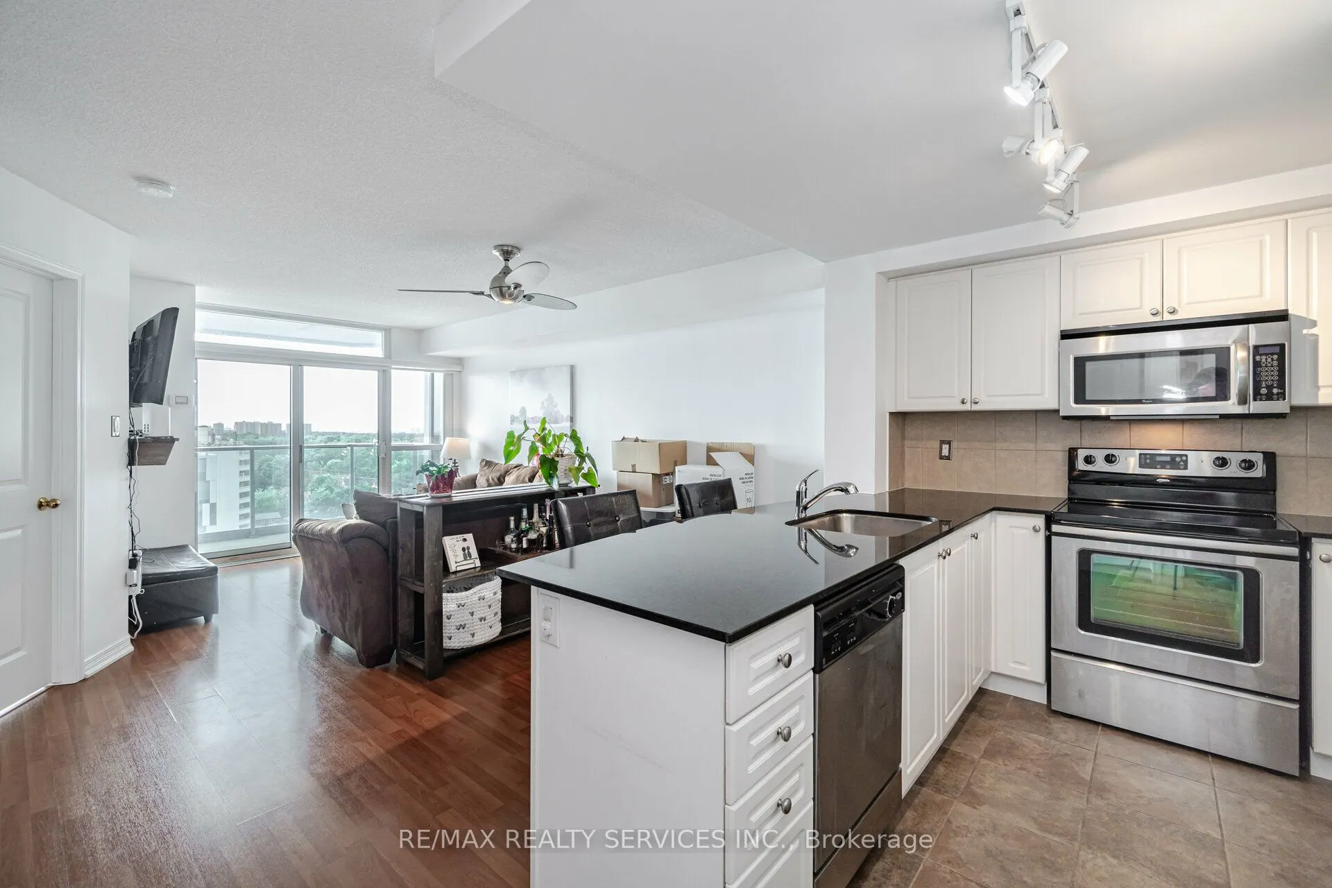 9 George Street N, #1408